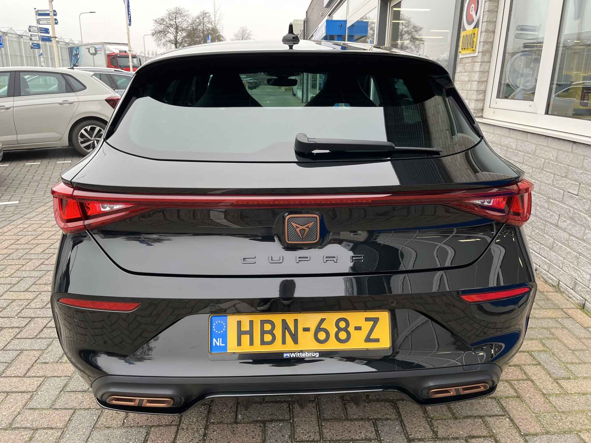 CUPRA Leon 1.4 e-Hybrid VZ Performance / AUTOMAAT/ 245 PK/ PANO/ PARK. SENSOREN/ MATRIX/ KEYLESS/ STUUR-STOELVERWARM./ CRUISE/ APP-CONNECT/ NAVI/ CLIMA/ DAB/ 19" LMV - 33/41