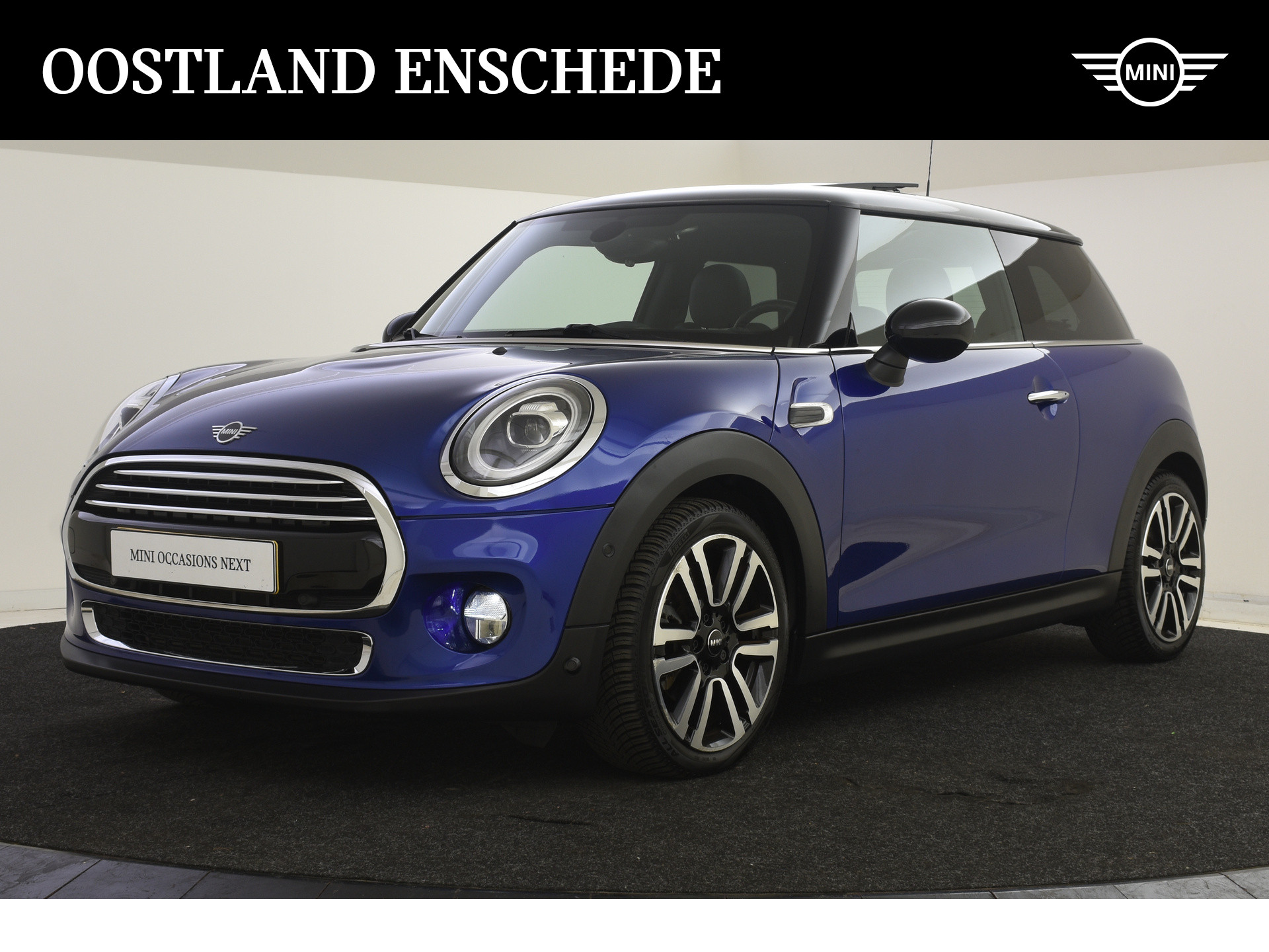 MINI Hatchback Cooper Chili Automaat / Panoramadak / Comfortstoelen / Stoelverwarming / Park Assistant / Comfort Access / Harman Kardon / LED / Head-Up