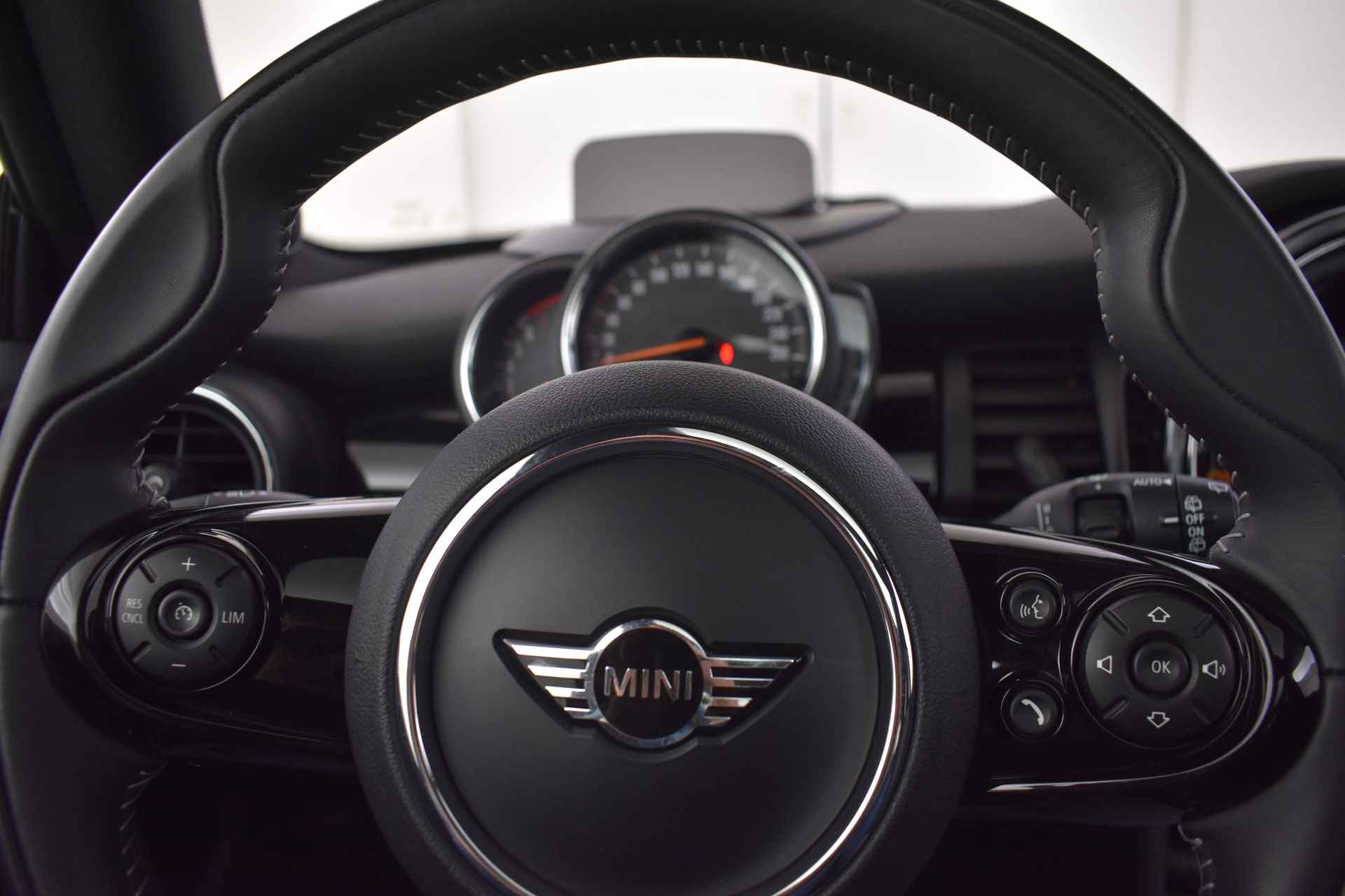 MINI Hatchback Cooper Chili Automaat / Panoramadak / Comfortstoelen / Stoelverwarming / Park Assistant / Comfort Access / Harman Kardon / LED / Head-Up - 8/38