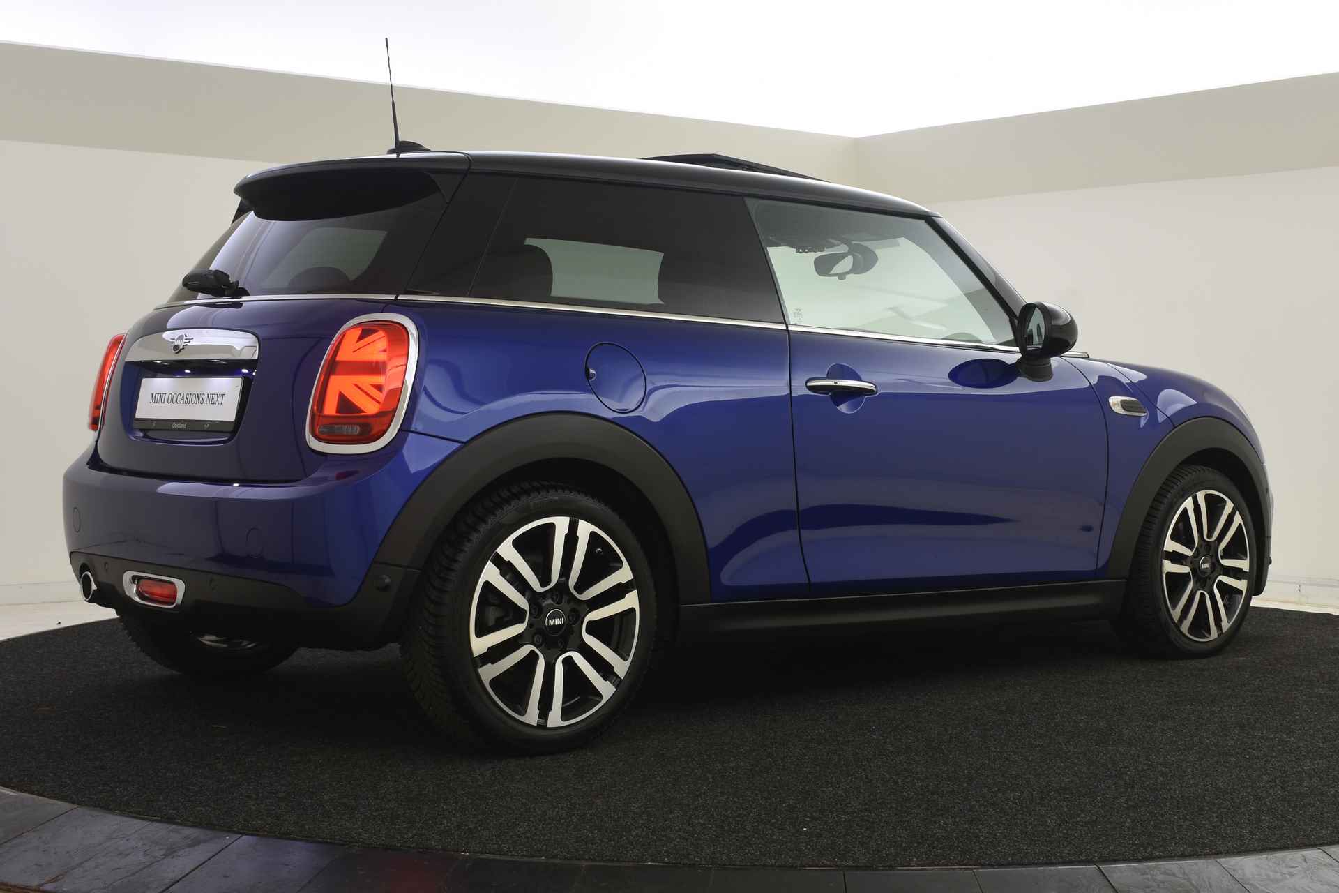 MINI Hatchback Cooper Chili Automaat / Panoramadak / Comfortstoelen / Stoelverwarming / Park Assistant / Comfort Access / Harman Kardon / LED / Head-Up - 14/38