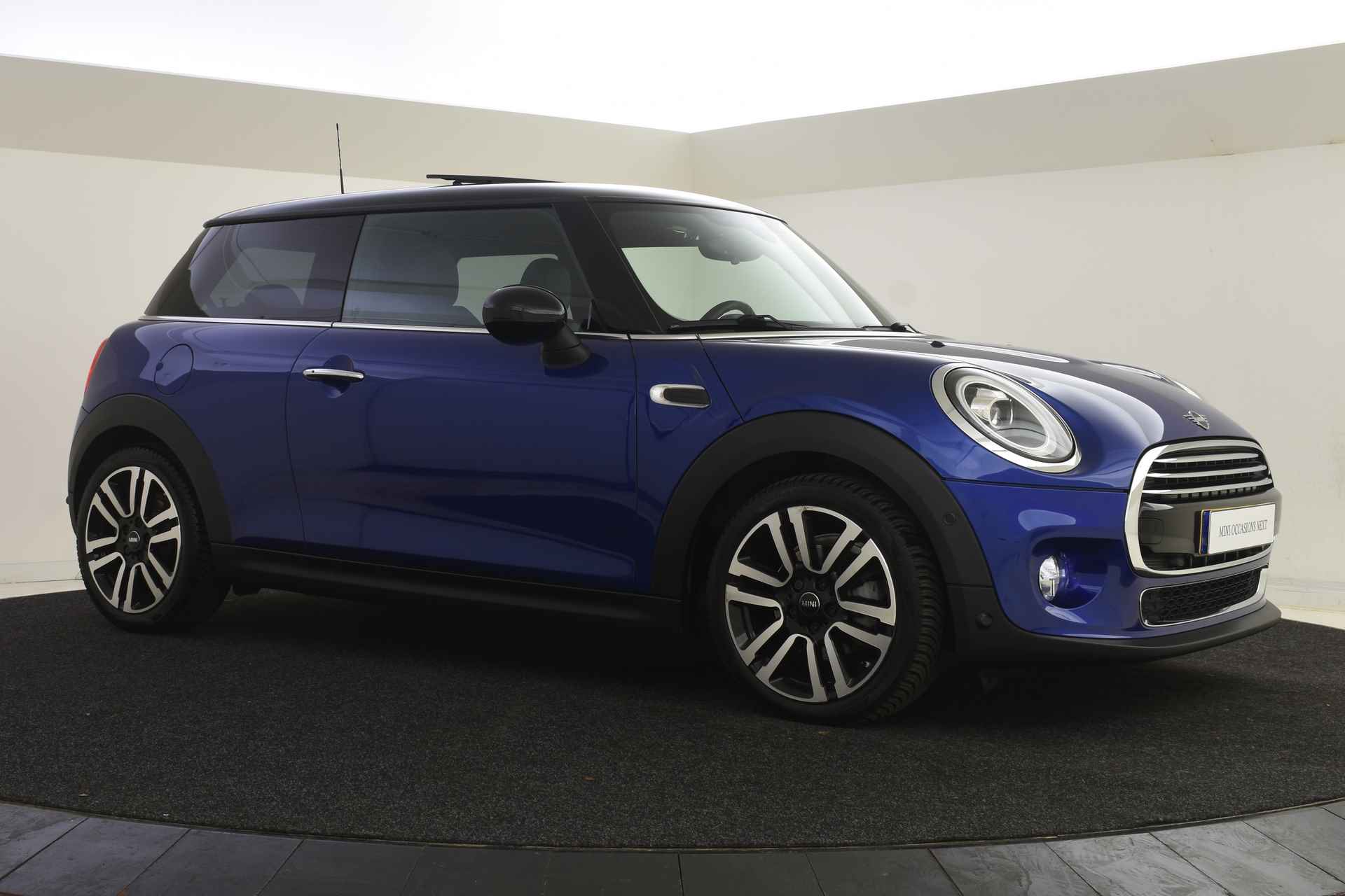 MINI Hatchback Cooper Chili Automaat / Panoramadak / Comfortstoelen / Stoelverwarming / Park Assistant / Comfort Access / Harman Kardon / LED / Head-Up - 23/38