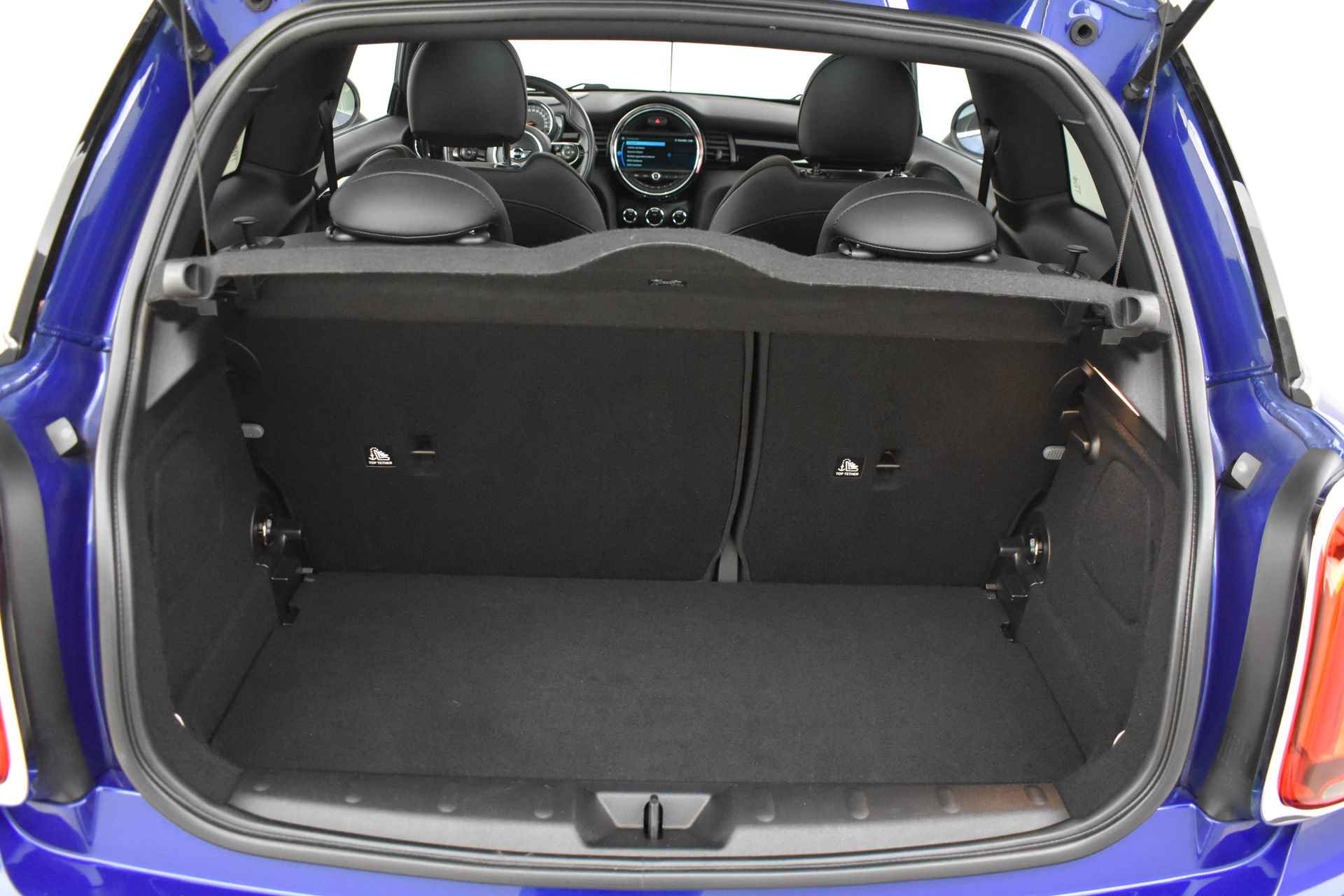 MINI Hatchback Cooper Chili Automaat / Panoramadak / Comfortstoelen / Stoelverwarming / Park Assistant / Comfort Access / Harman Kardon / LED / Head-Up - 32/38