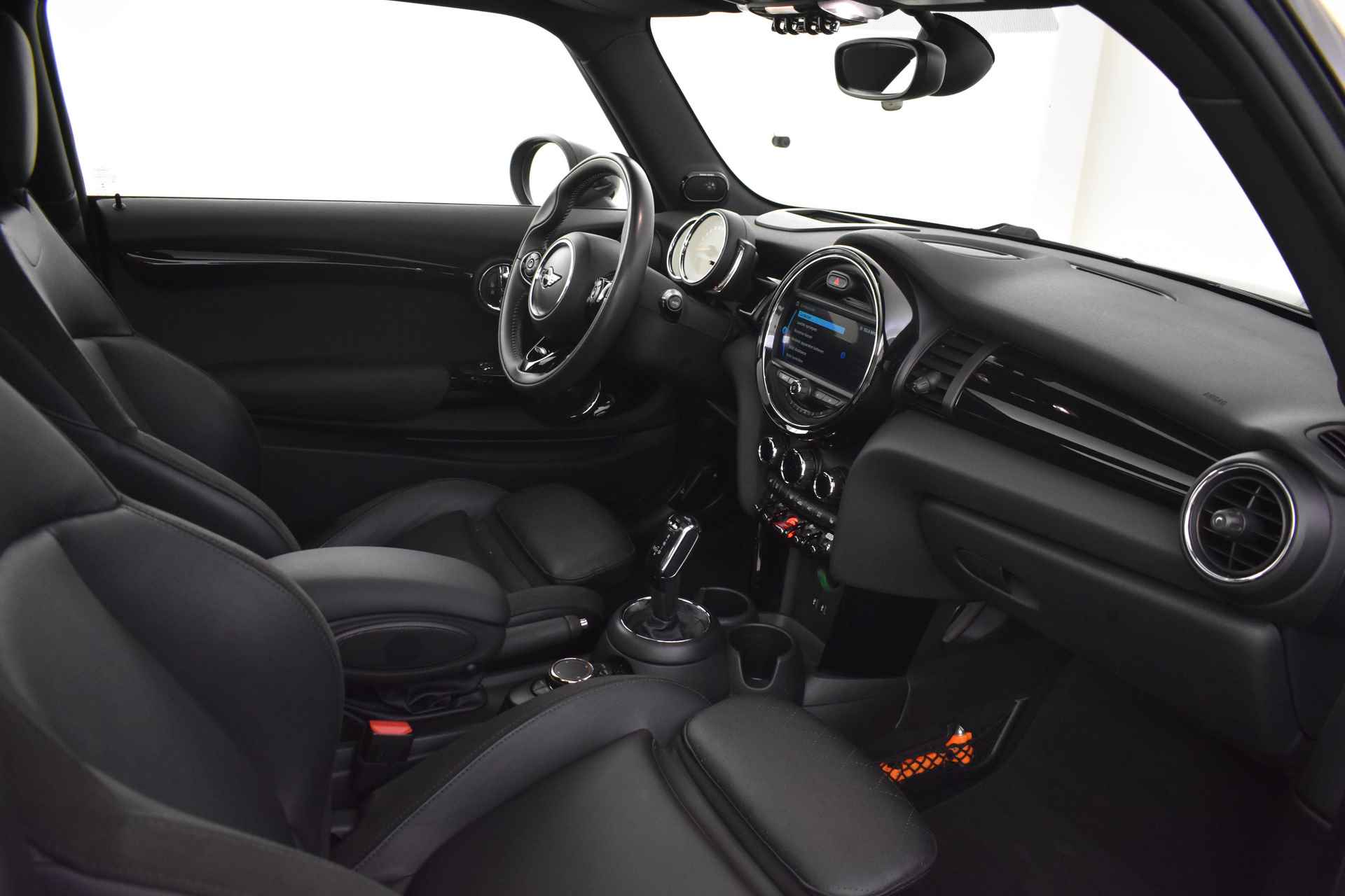 MINI Hatchback Cooper Chili Automaat / Panoramadak / Comfortstoelen / Stoelverwarming / Park Assistant / Comfort Access / Harman Kardon / LED / Head-Up - 34/38