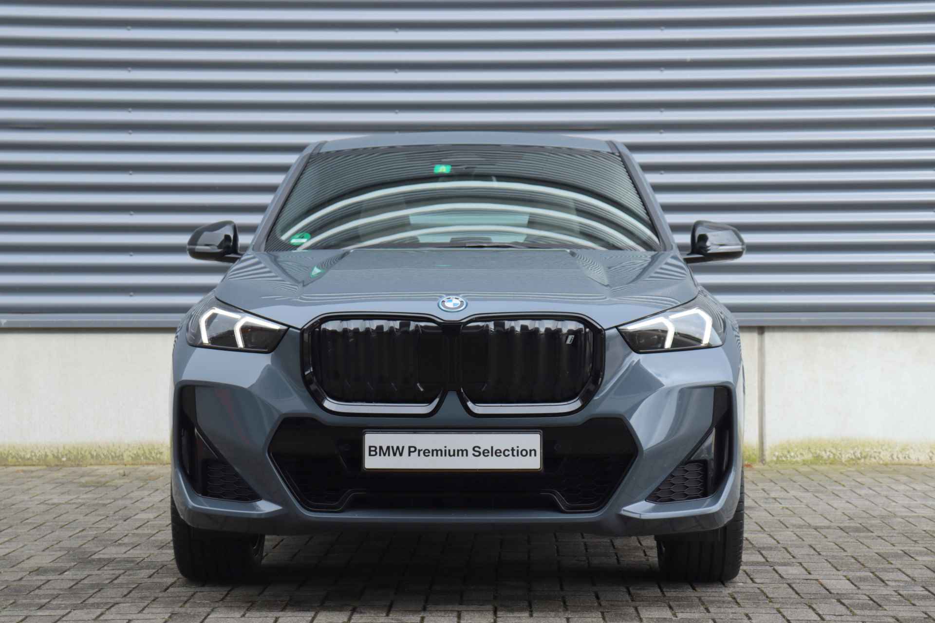 BMW iX1 xDrive30 | M Sportpakket Pro / Premium Pack / Verwarmbare Voorstoelen / Sporstoelen / Comfort Acces / Adaptieve LED / 19'' LMV - 3/33
