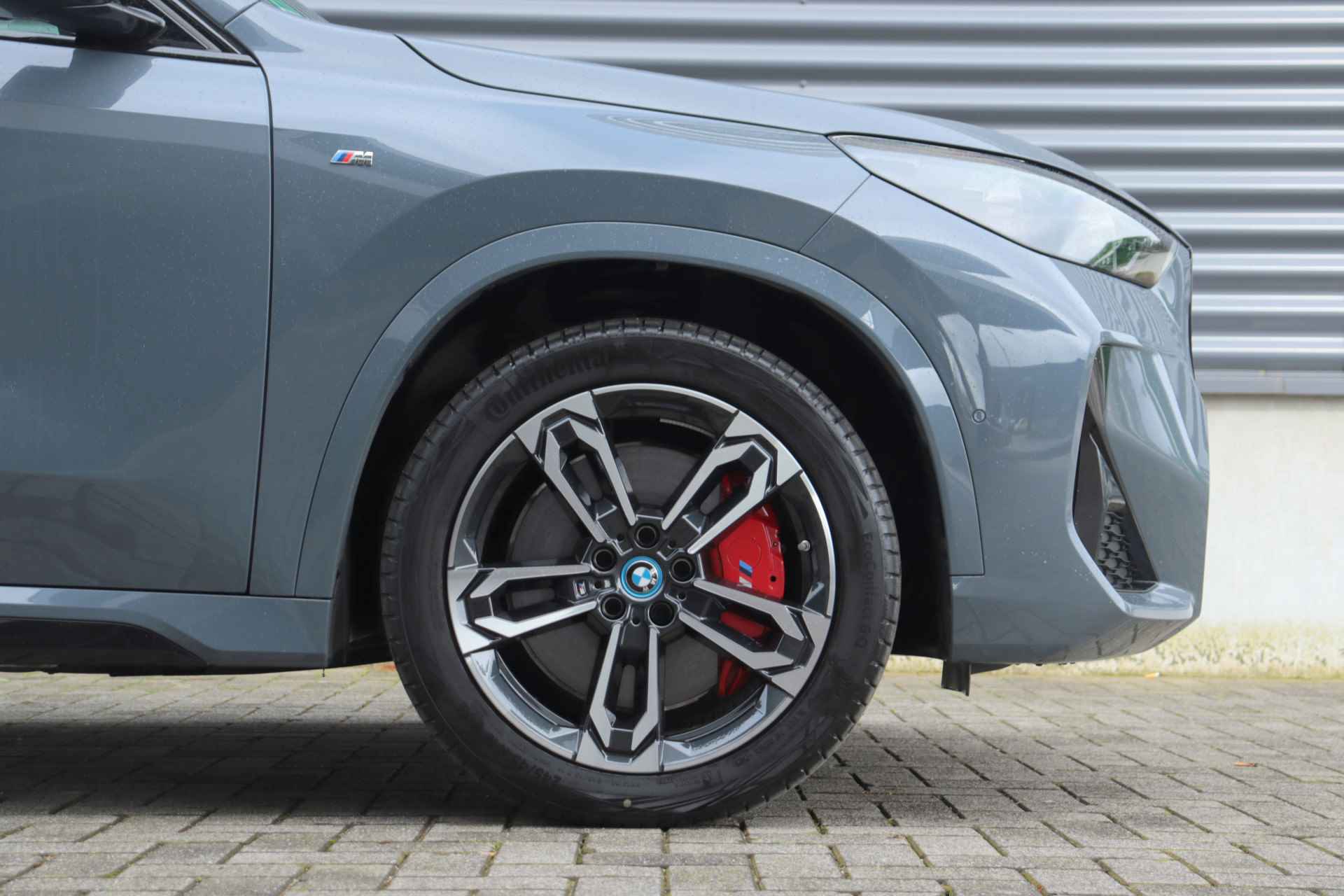 BMW iX1 xDrive30 | M Sportpakket Pro / Premium Pack / Verwarmbare Voorstoelen / Sporstoelen / Comfort Acces / Adaptieve LED / 19'' LMV - 6/33