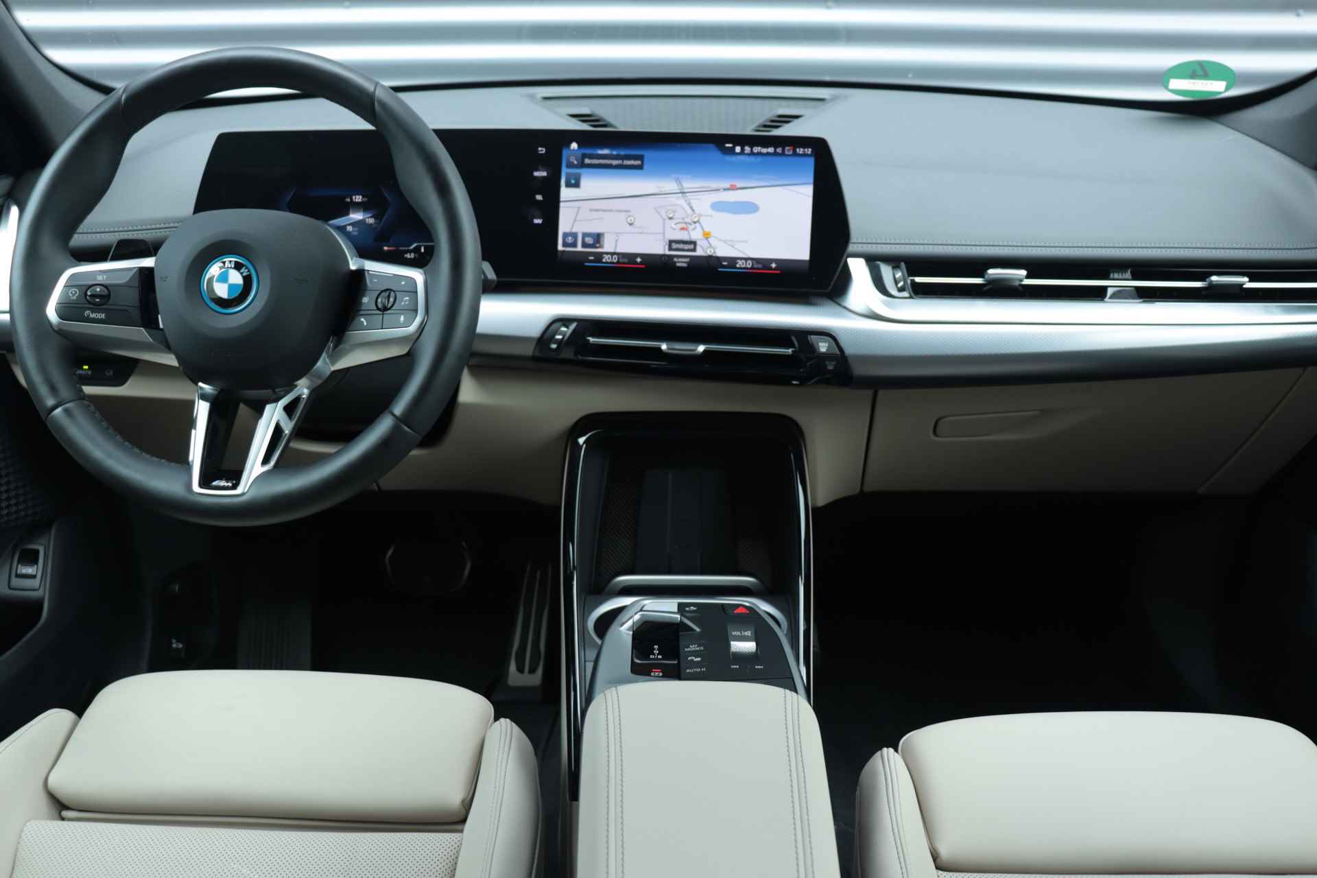 BMW iX1 xDrive30 | M Sportpakket Pro / Premium Pack / Verwarmbare Voorstoelen / Sporstoelen / Comfort Acces / Adaptieve LED / 19'' LMV - 11/33