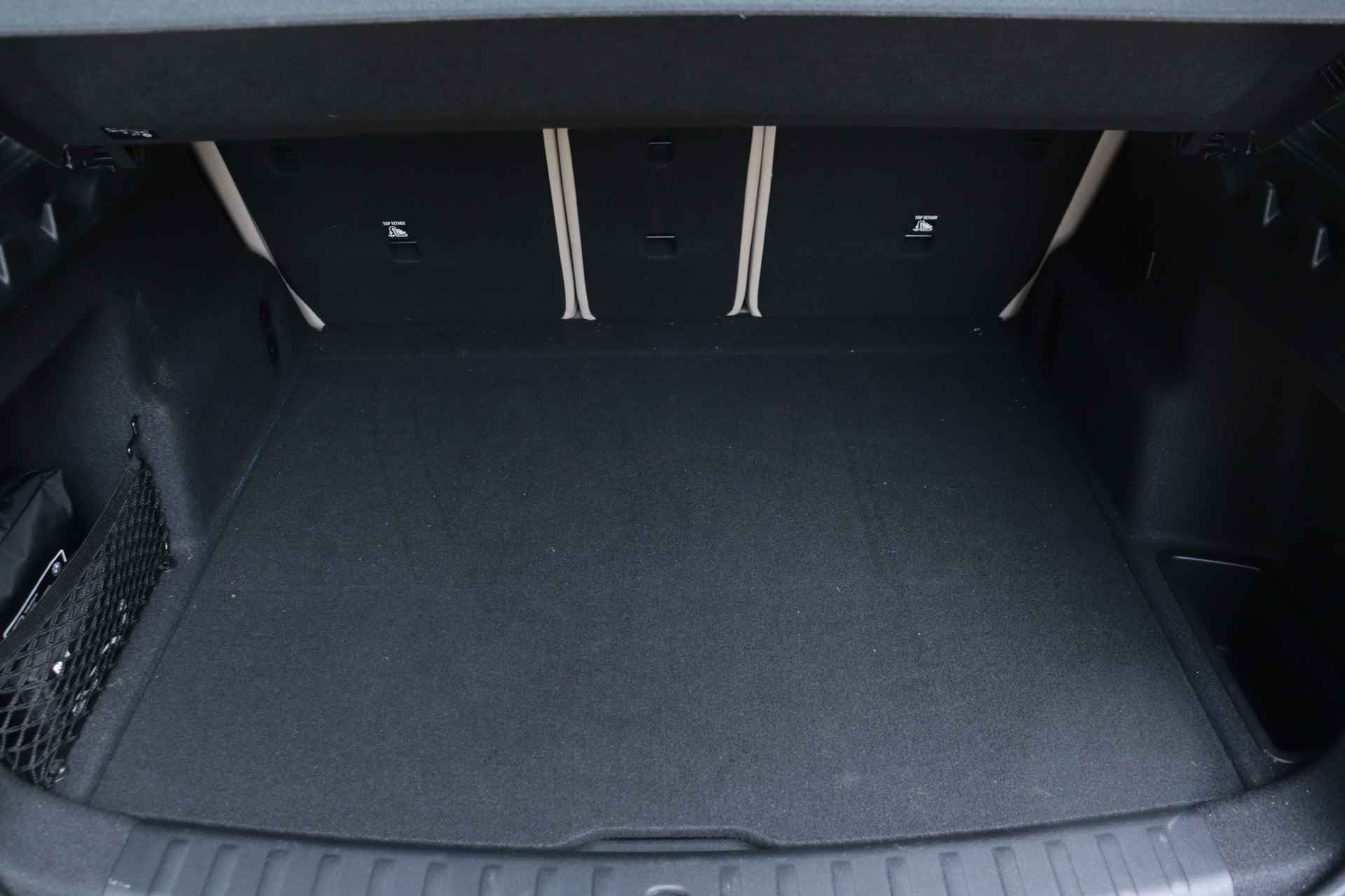 BMW iX1 xDrive30 | M Sportpakket Pro / Premium Pack / Verwarmbare Voorstoelen / Sporstoelen / Comfort Acces / Adaptieve LED / 19'' LMV - 12/33