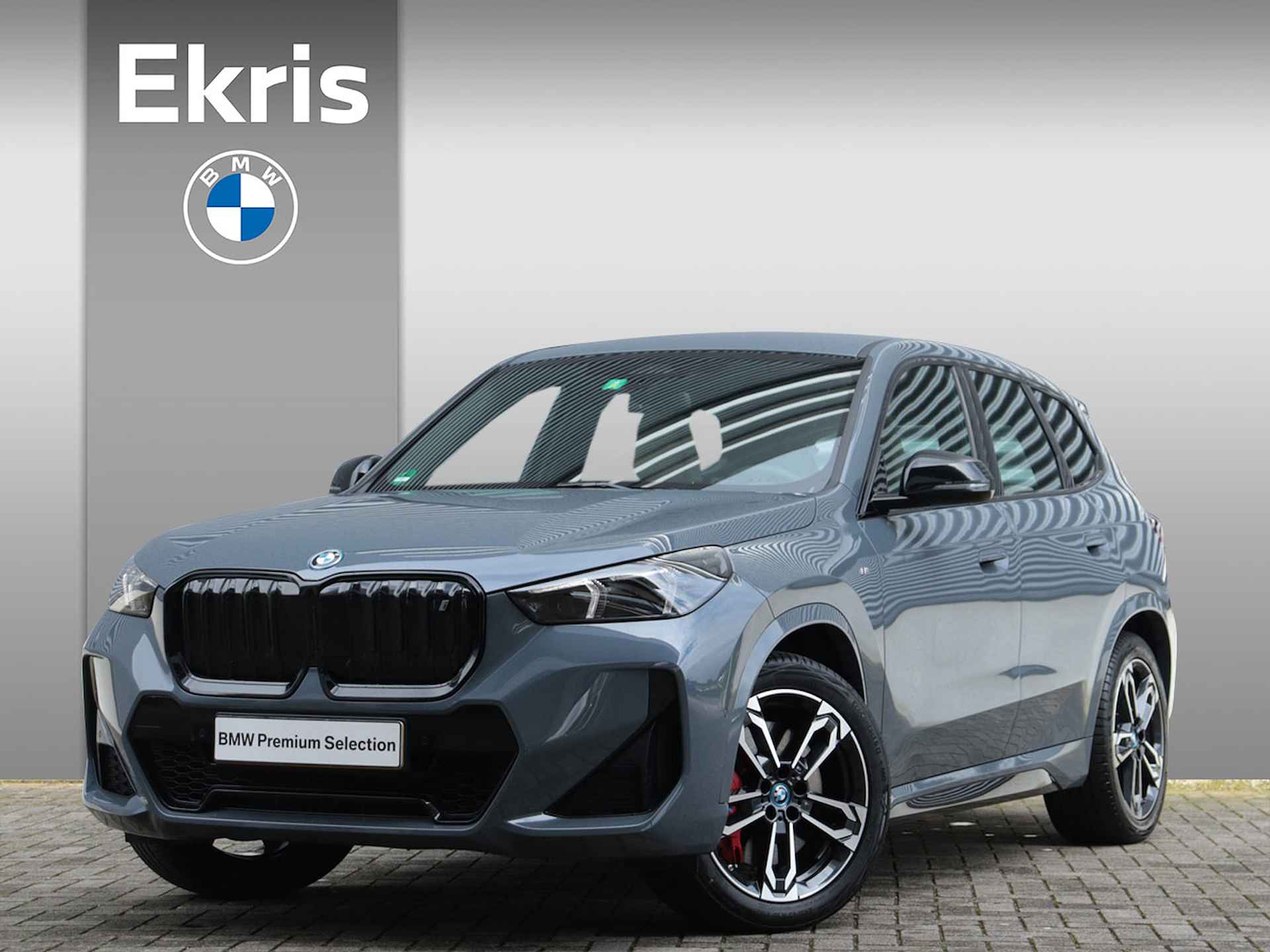 BMW iX1 xDrive30 | M Sportpakket Pro / Premium Pack / Verwarmbare Voorstoelen / Sporstoelen / Comfort Acces / Adaptieve LED / 19'' LMV - 1/33