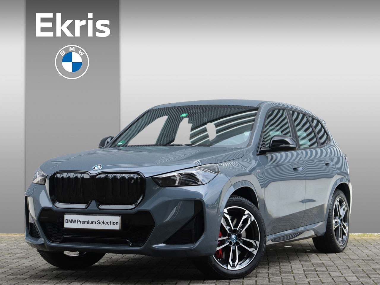 BMW iX1 xDrive30 | M Sportpakket Pro / Premium Pack / Verwarmbare Voorstoelen / Sporstoelen / Comfort Acces / Adaptieve LED / 19'' LMV