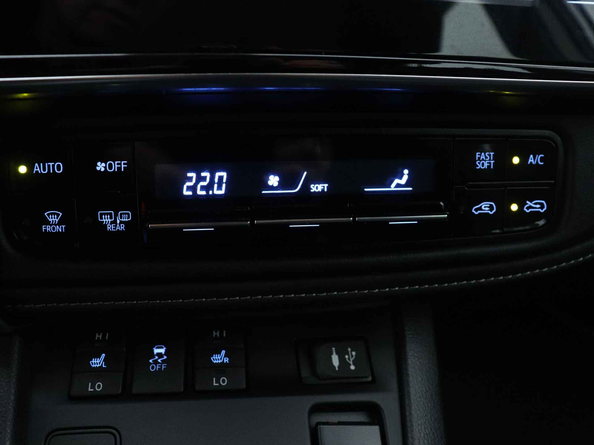 Toyota Auris Touring Sports 1.8 Hybrid Energy Limited | Navigatie | Lichtmetalen Velgen | Stoelverwarming | - 12/42