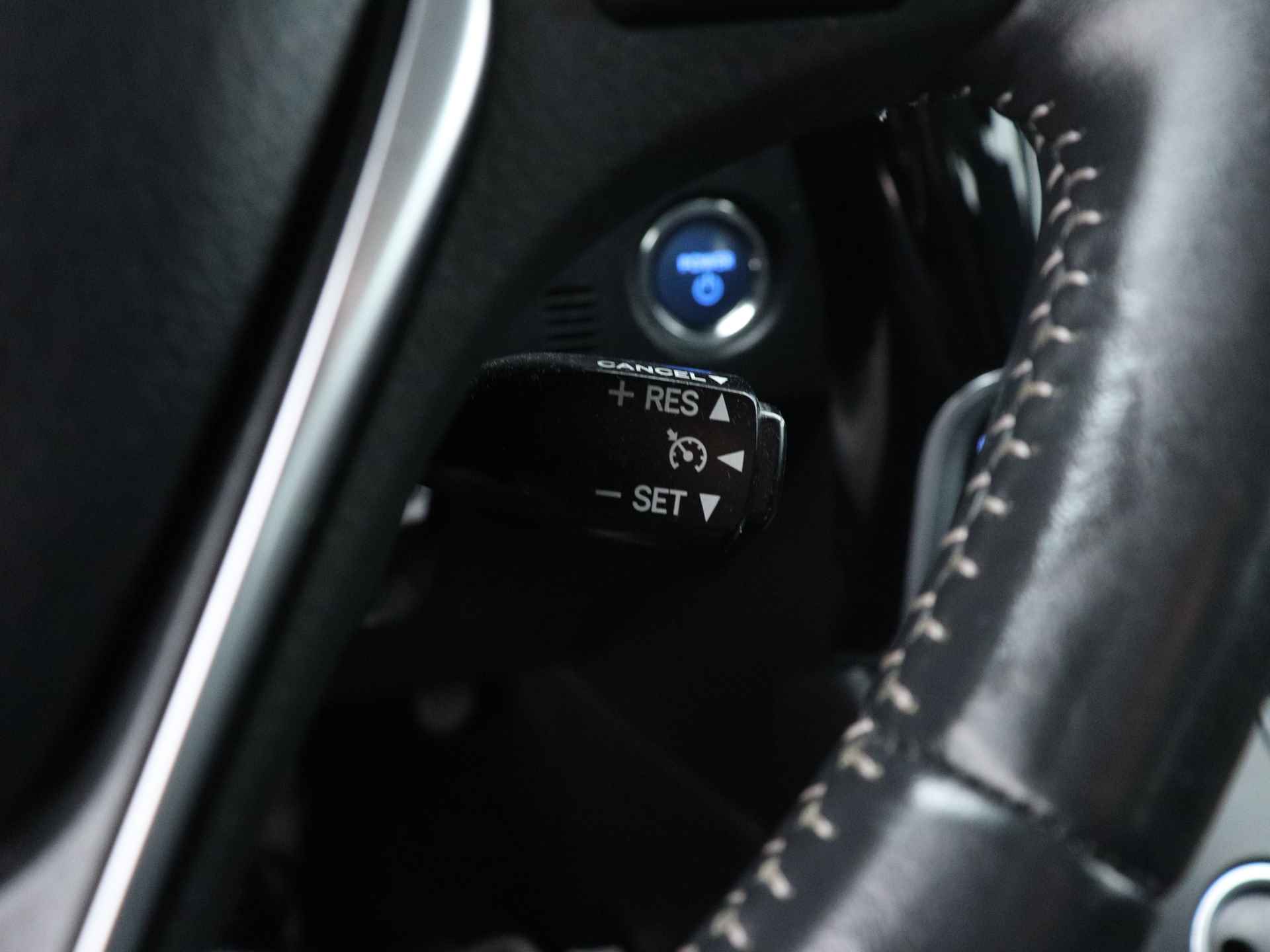 Toyota Auris Touring Sports 1.8 Hybrid Energy Limited | Navigatie | Lichtmetalen Velgen | Stoelverwarming | - 26/42