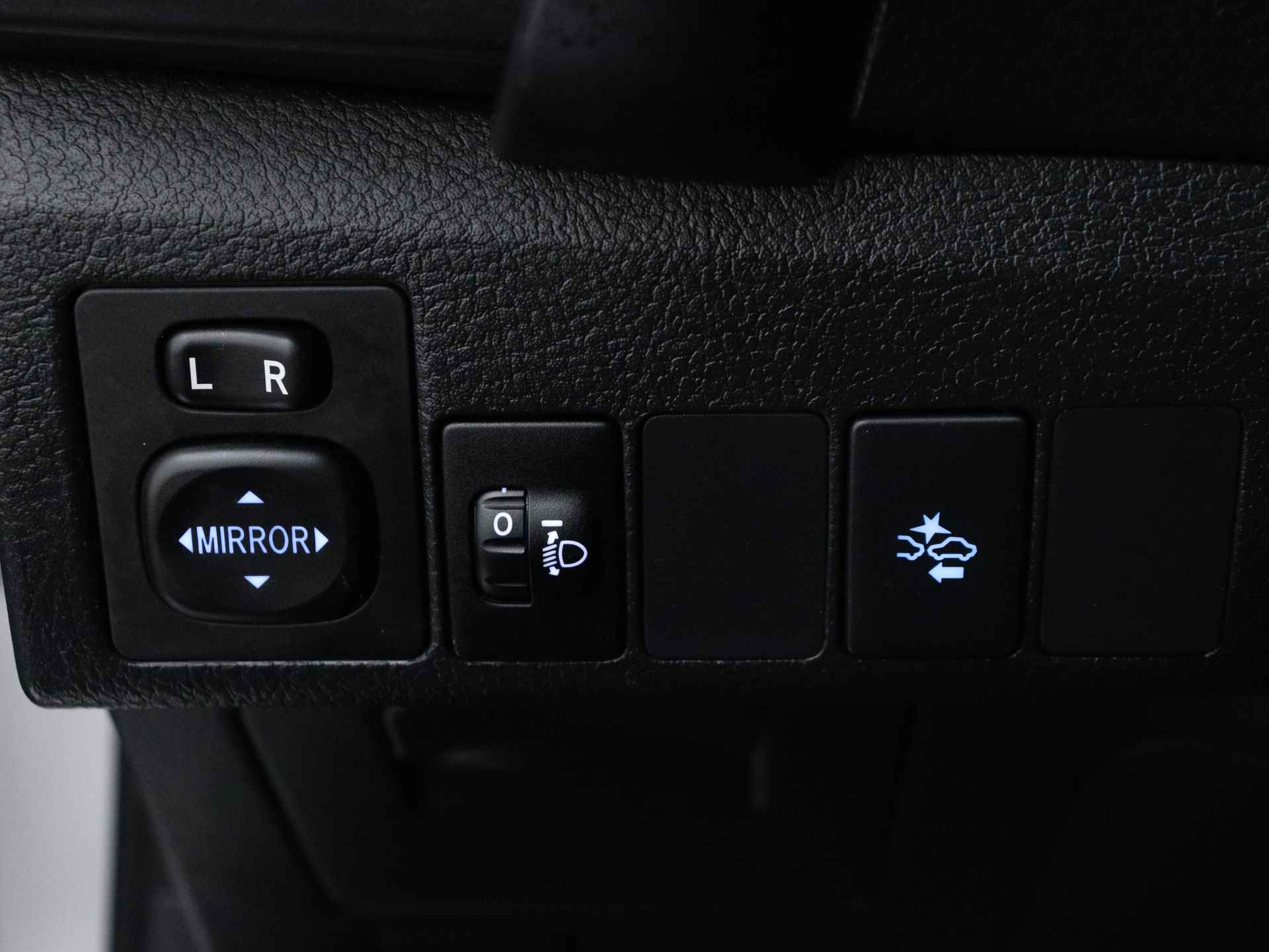 Toyota Auris Touring Sports 1.8 Hybrid Energy Limited | Navigatie | Lichtmetalen Velgen | Stoelverwarming | - 34/42