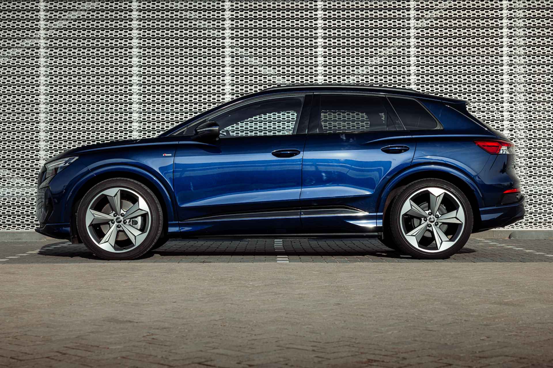 Audi Q4 e-tron 45 S Edition 286pk 82 kWh | Assistentiepakket plus | Comfortpakket plus | Memory | 21" LM velgen | Optiek zwart plus | Privacy glass | Klimaatregelpakket - 3/33