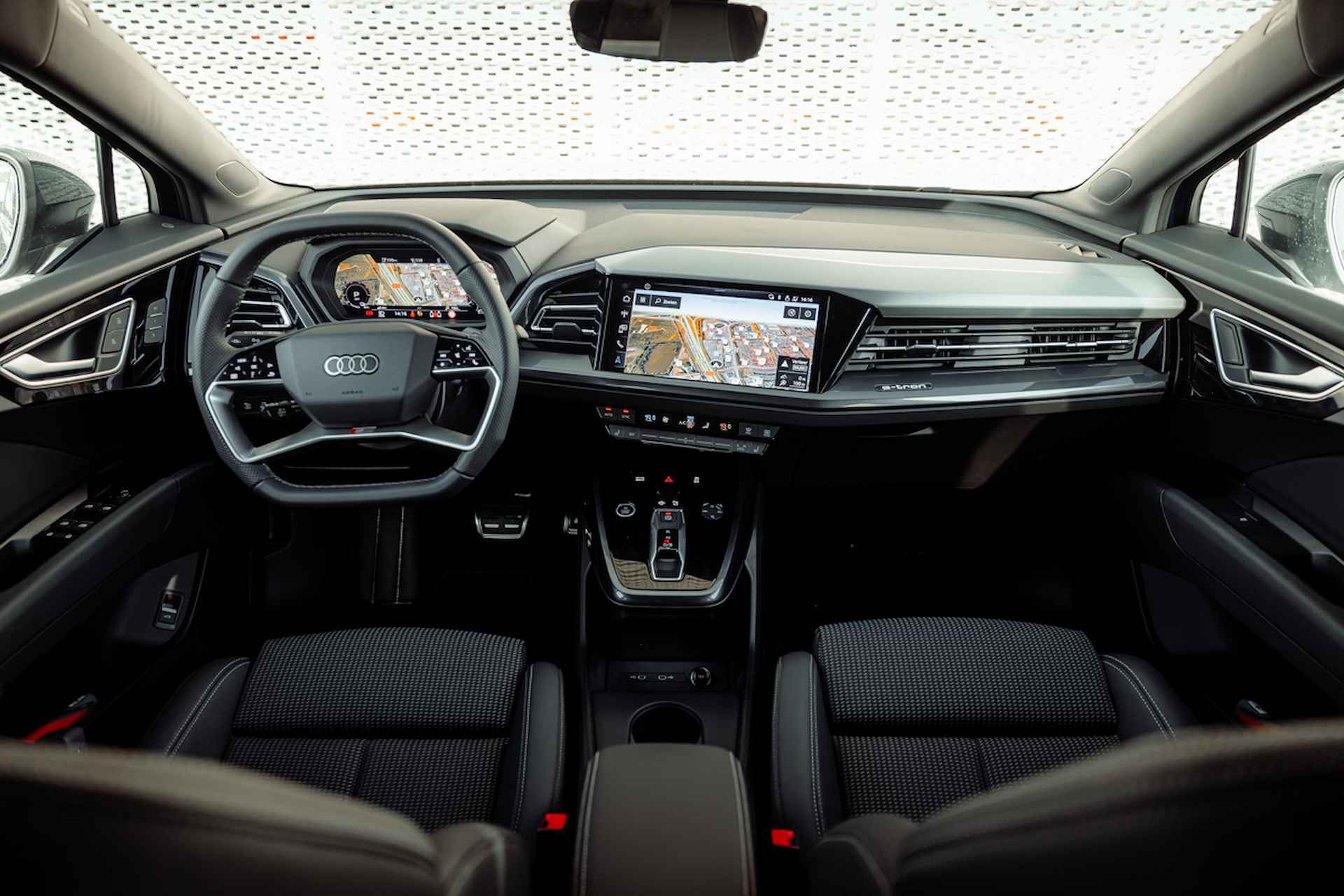 Audi Q4 e-tron 45 S Edition 286pk 82 kWh | Assistentiepakket plus | Comfortpakket plus | Memory | 21" LM velgen | Optiek zwart plus | Privacy glass | Klimaatregelpakket - 16/33
