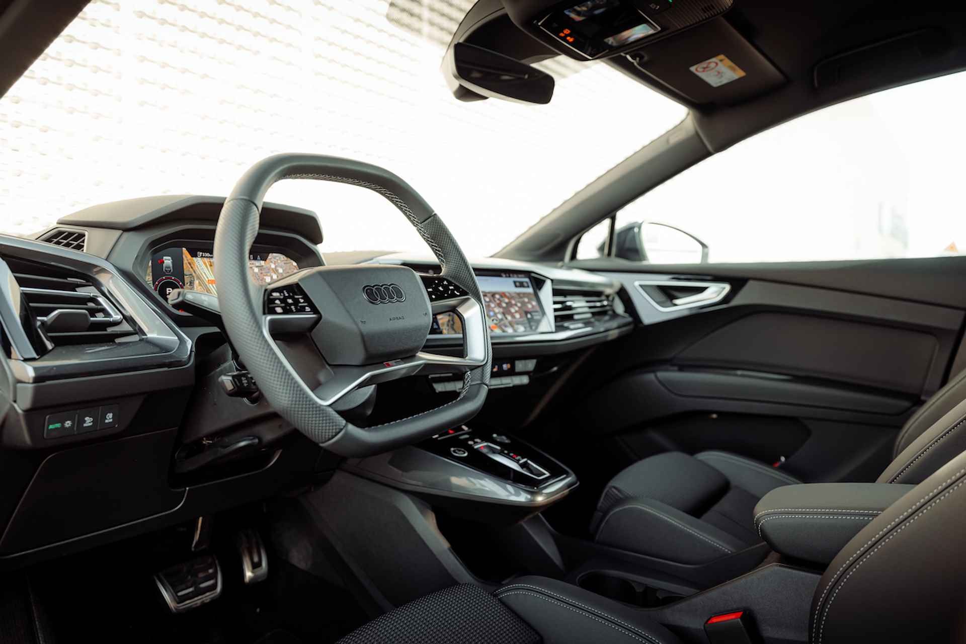Audi Q4 e-tron 45 S Edition 286pk 82 kWh | Assistentiepakket plus | Comfortpakket plus | Memory | 21" LM velgen | Optiek zwart plus | Privacy glass | Klimaatregelpakket - 18/33