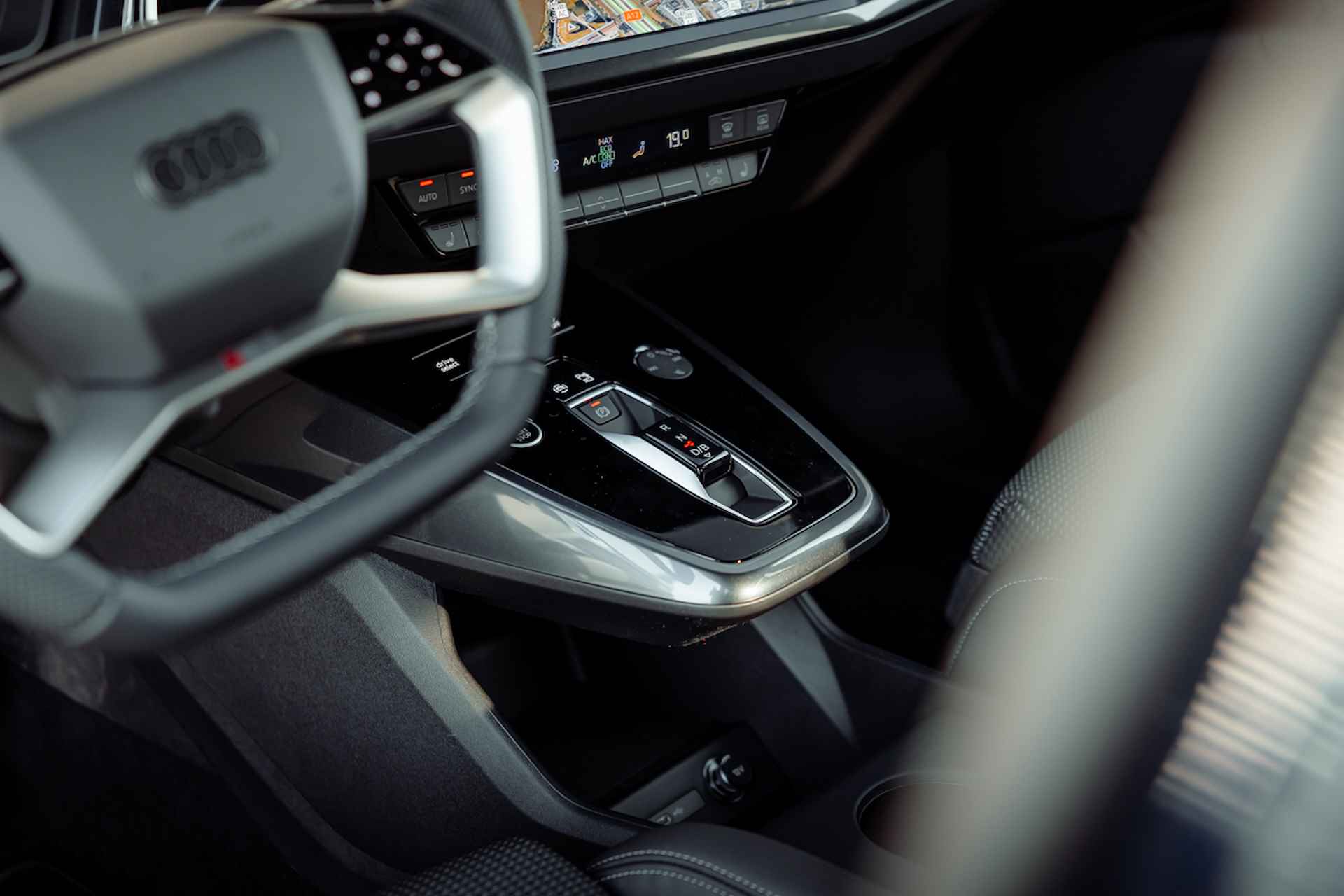Audi Q4 e-tron 45 S Edition 286pk 82 kWh | Assistentiepakket plus | Comfortpakket plus | Memory | 21" LM velgen | Optiek zwart plus | Privacy glass | Klimaatregelpakket - 21/33