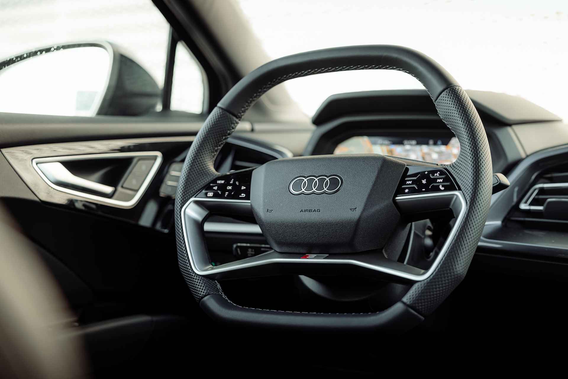 Audi Q4 e-tron 45 S Edition 286pk 82 kWh | Assistentiepakket plus | Comfortpakket plus | Memory | 21" LM velgen | Optiek zwart plus | Privacy glass | Klimaatregelpakket - 24/33