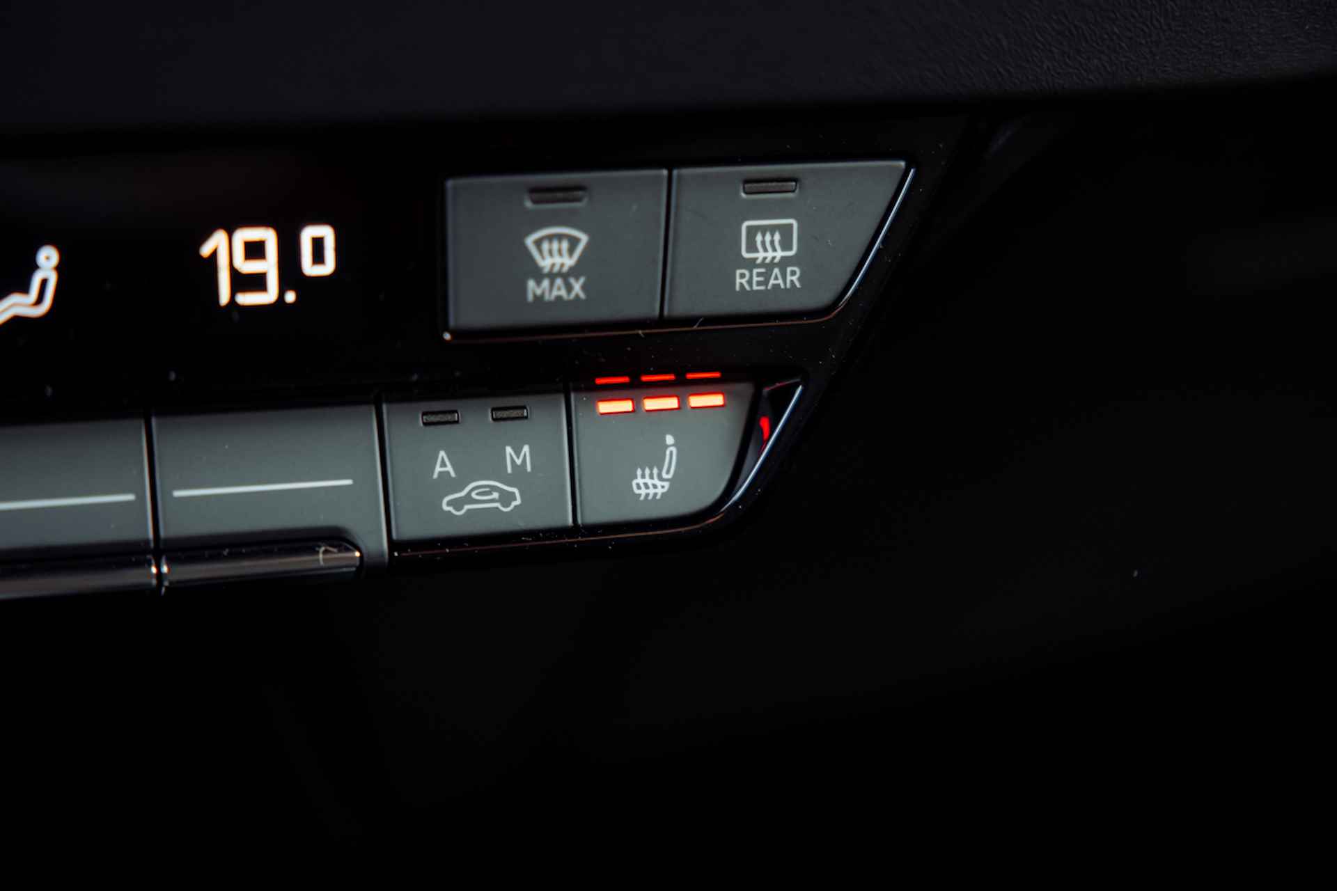 Audi Q4 e-tron 45 S Edition 286pk 82 kWh | Assistentiepakket plus | Comfortpakket plus | Memory | 21" LM velgen | Optiek zwart plus | Privacy glass | Klimaatregelpakket - 29/33