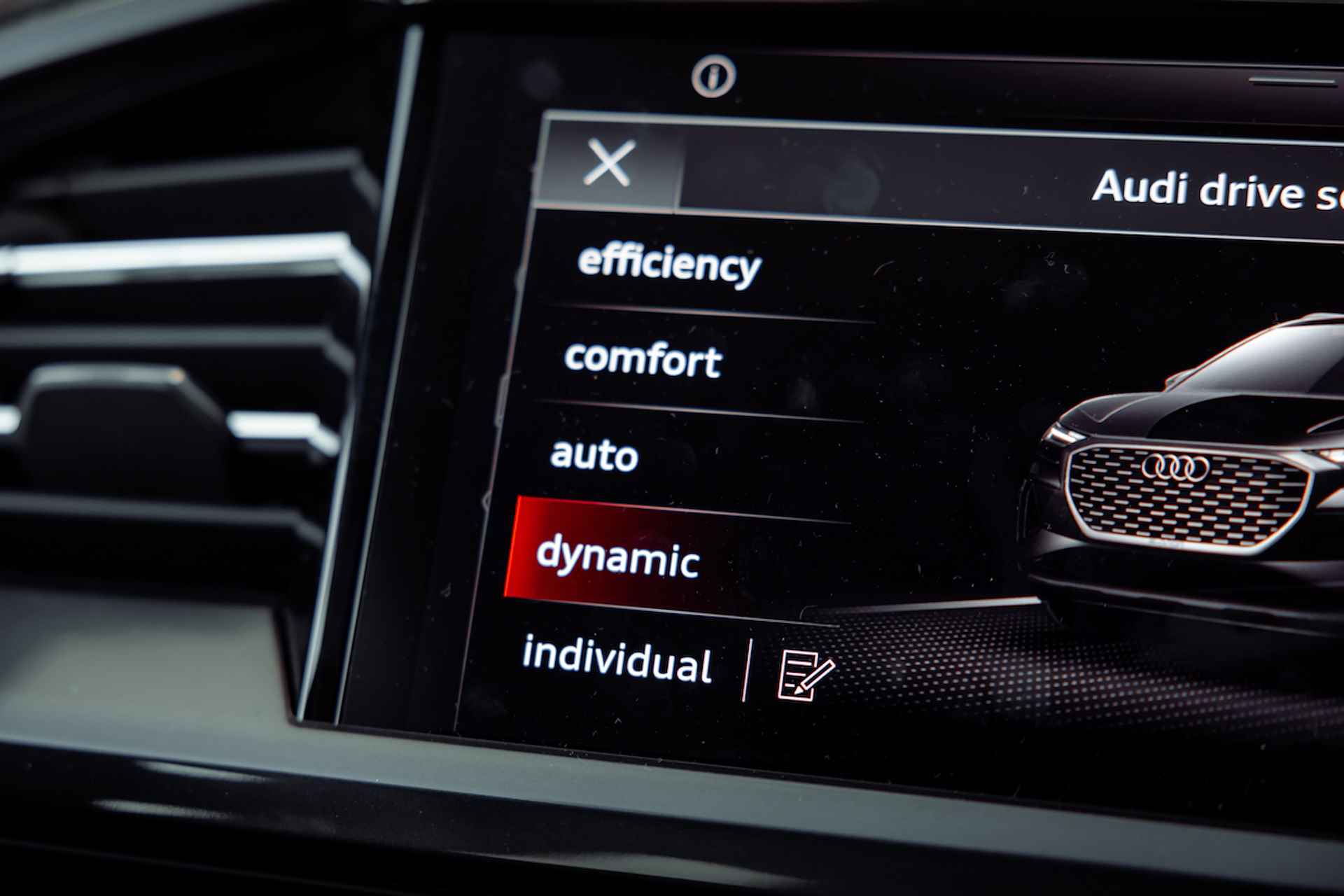 Audi Q4 e-tron 45 S Edition 286pk 82 kWh | Assistentiepakket plus | Comfortpakket plus | Memory | 21" LM velgen | Optiek zwart plus | Privacy glass | Klimaatregelpakket - 33/33