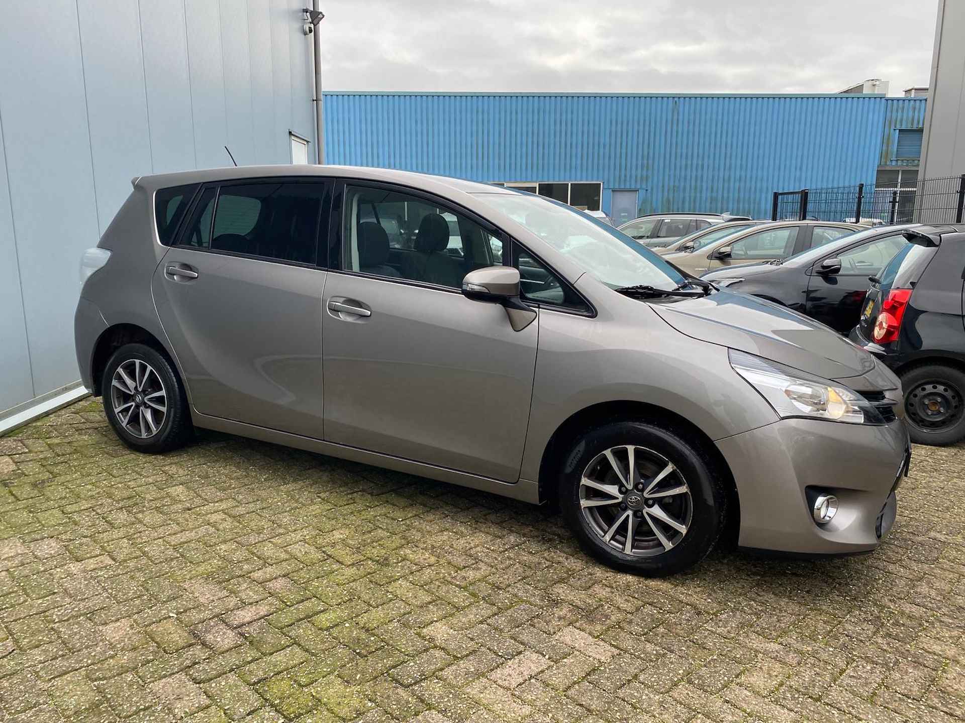 Toyota Verso 1.8 VVT-i Business Top 5 editie | Panoramadak | Trekhaak | LM Velgen | Climate Control | - 4/17