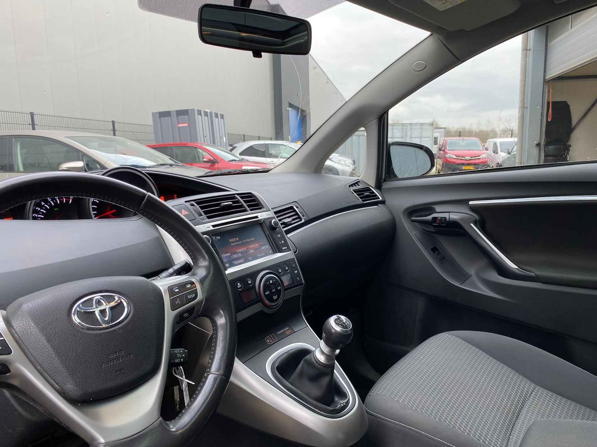 Toyota Verso 1.8 VVT-i Business Top 5 editie | Panoramadak | Trekhaak | LM Velgen | Climate Control | - 7/17