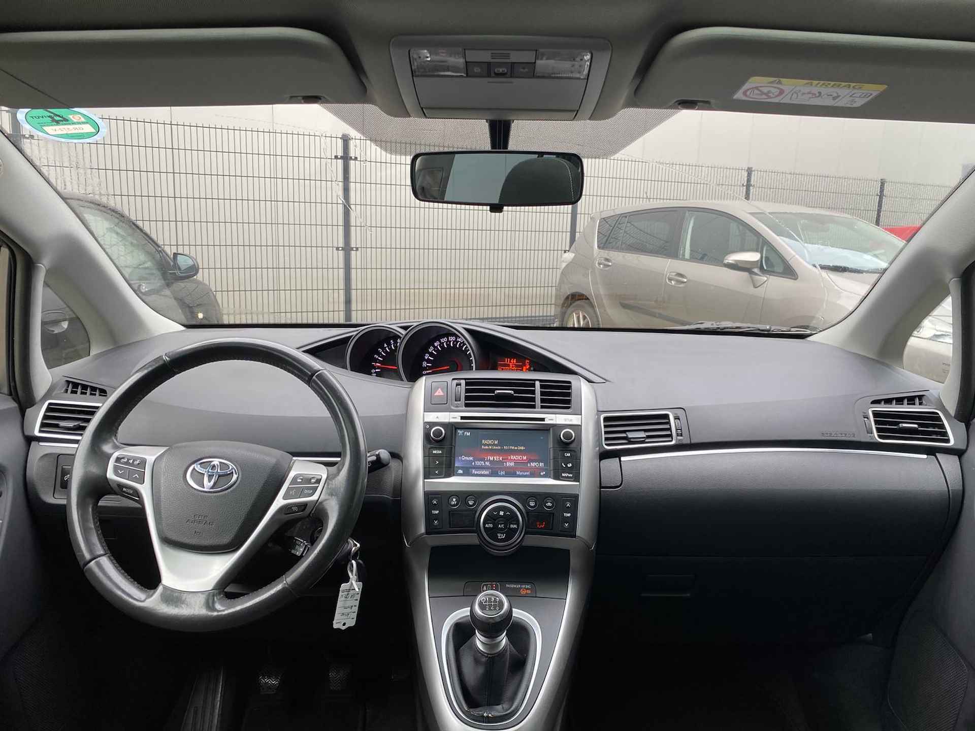 Toyota Verso 1.8 VVT-i Business Top 5 editie | Panoramadak | Trekhaak | LM Velgen | Climate Control | - 8/17