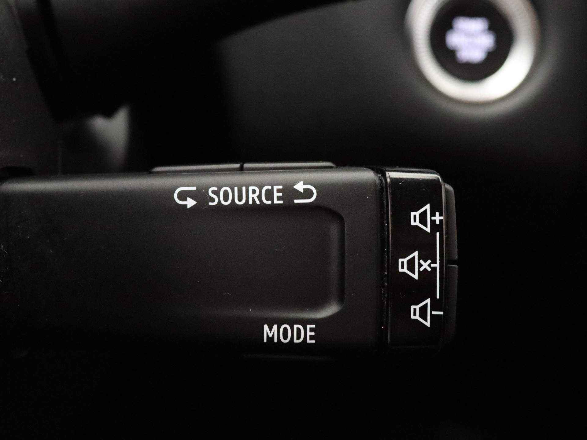 Renault Captur TCe 100pk Intens ALL-IN PRIJS! Climate control | Navig | 17" inch velgen - 29/43