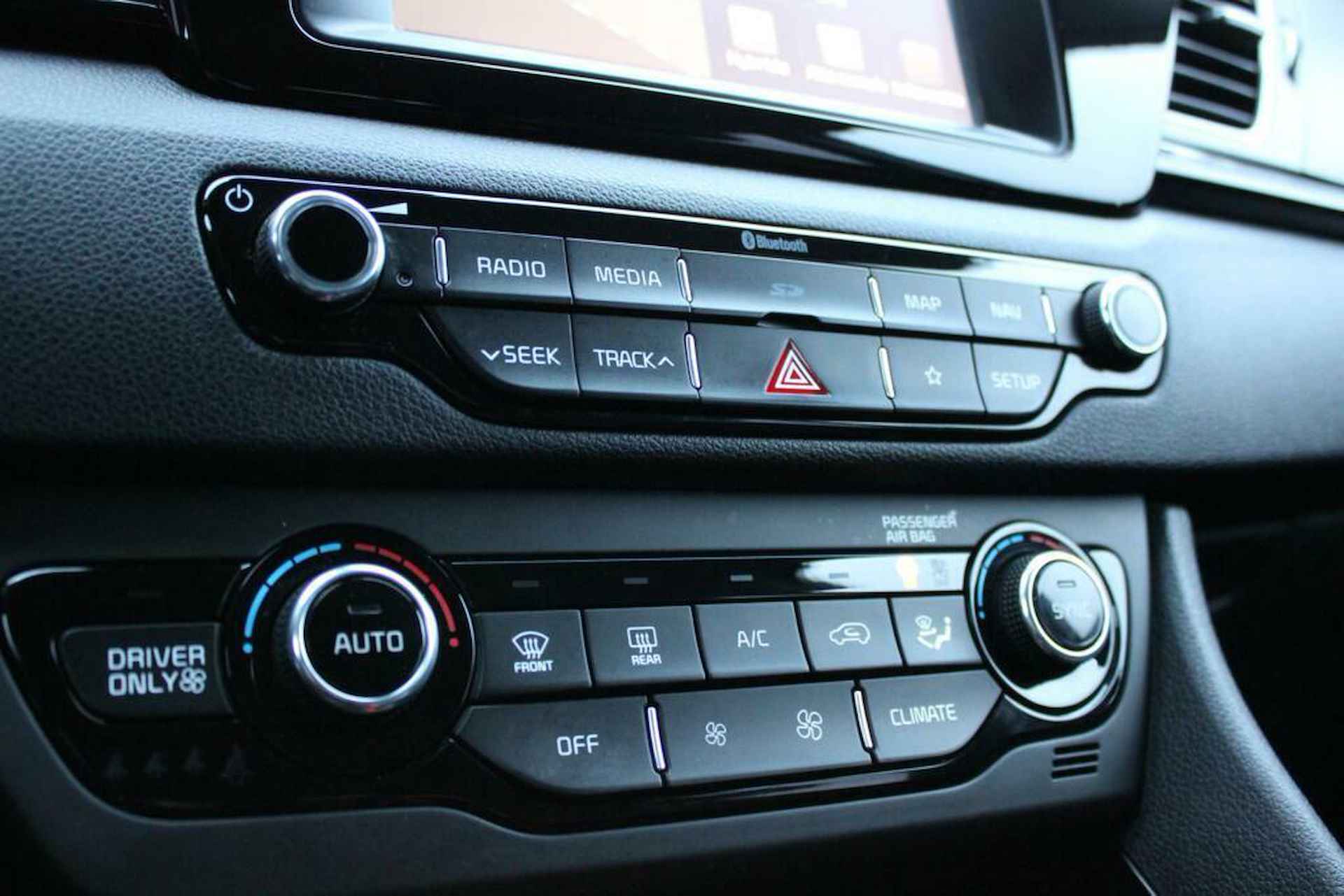 Kia Niro 1.6 GDi Hybrid Edition // Inclusief 12 mnd. BOVAG garantie - Navigatie - Apple CarPlay & Android Auto - Climate Control - 22/23