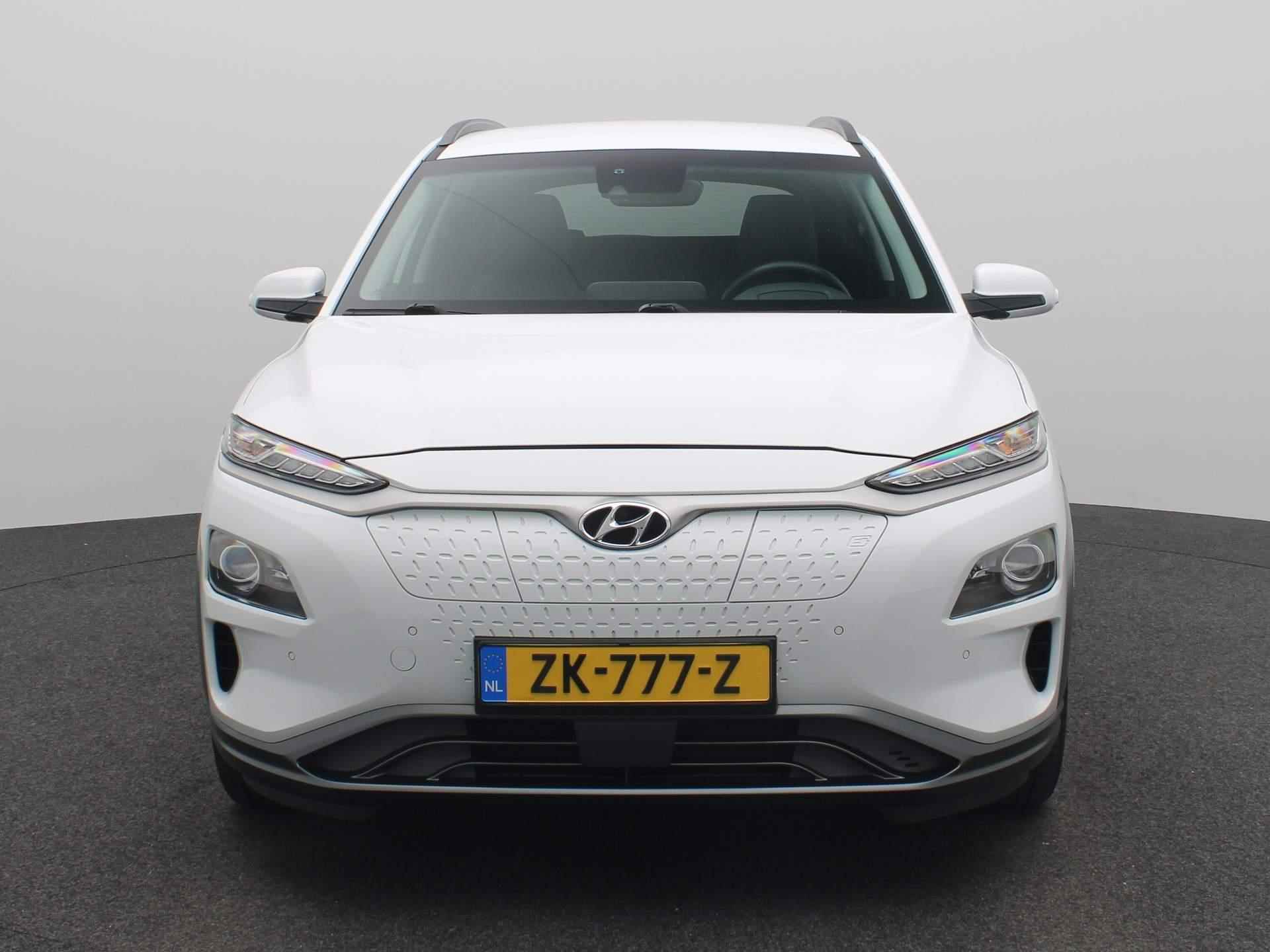 Hyundai Kona EV Premium 64 kWh | Camera | Cruise Control | Navigatie | Stoelverwarming - 3/48