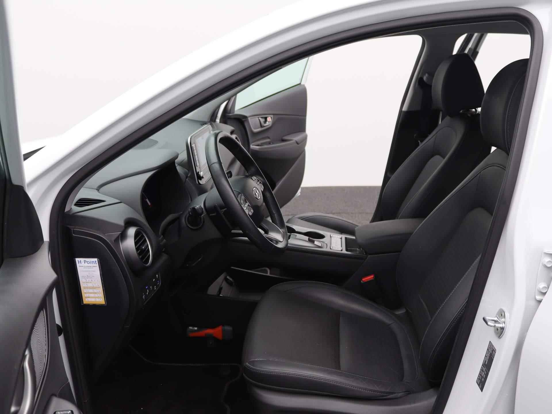 Hyundai Kona EV Premium 64 kWh | Camera | Cruise Control | Navigatie | Stoelverwarming - 11/48