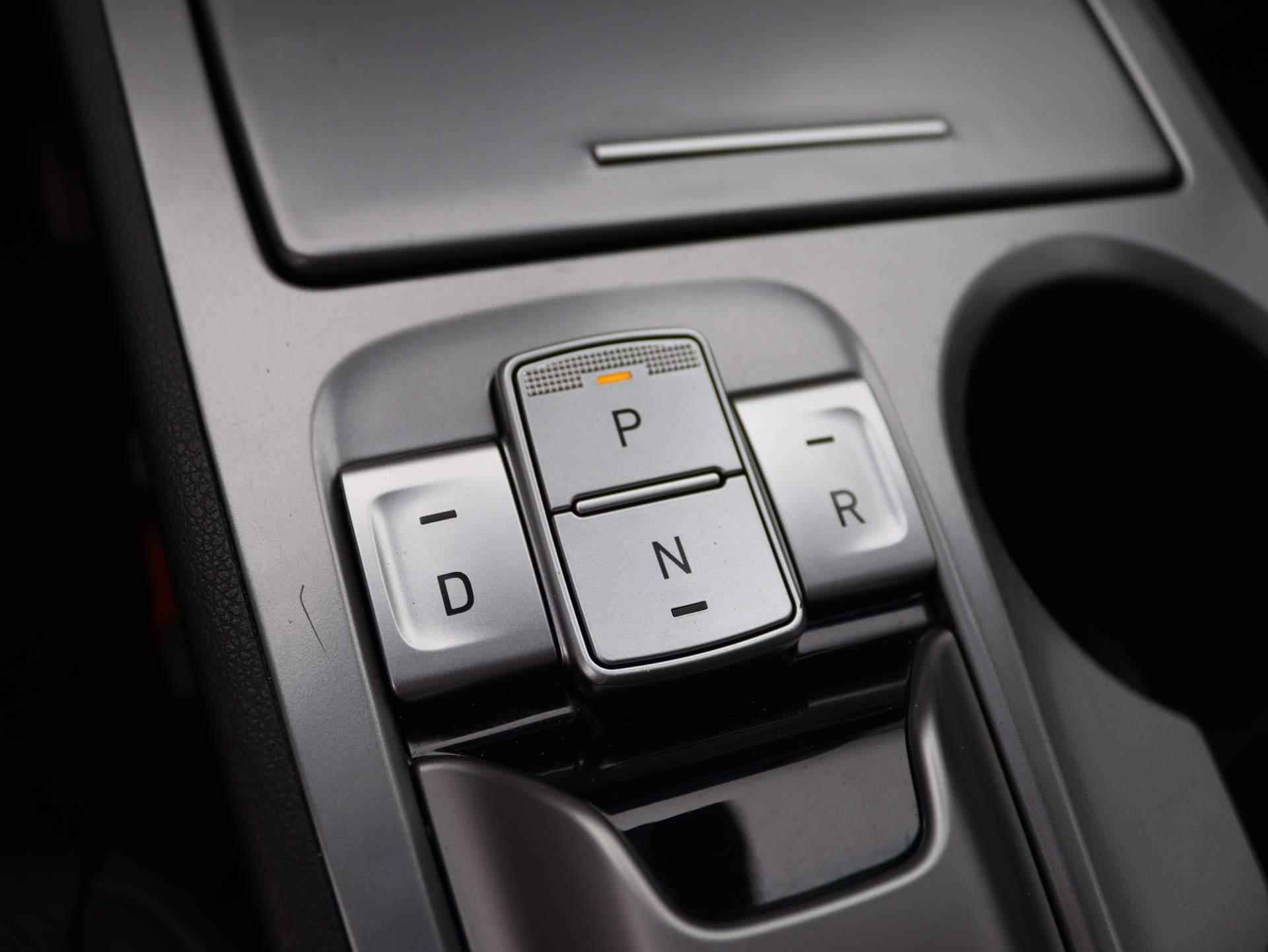 Hyundai Kona EV Premium 64 kWh | Camera | Cruise Control | Navigatie | Stoelverwarming - 18/48