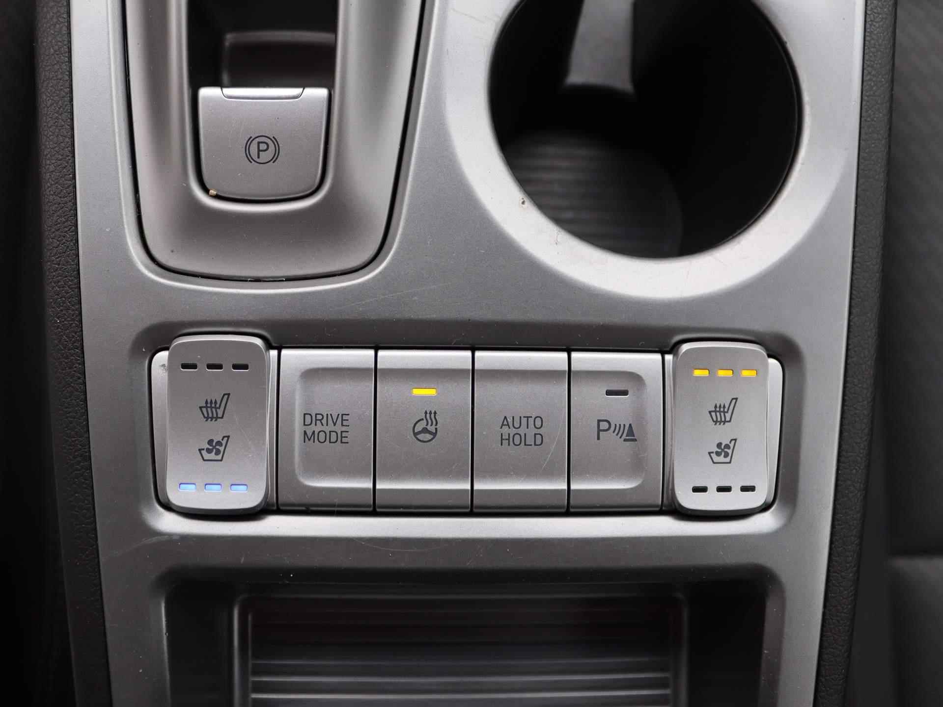 Hyundai Kona EV Premium 64 kWh | Camera | Cruise Control | Navigatie | Stoelverwarming - 23/48