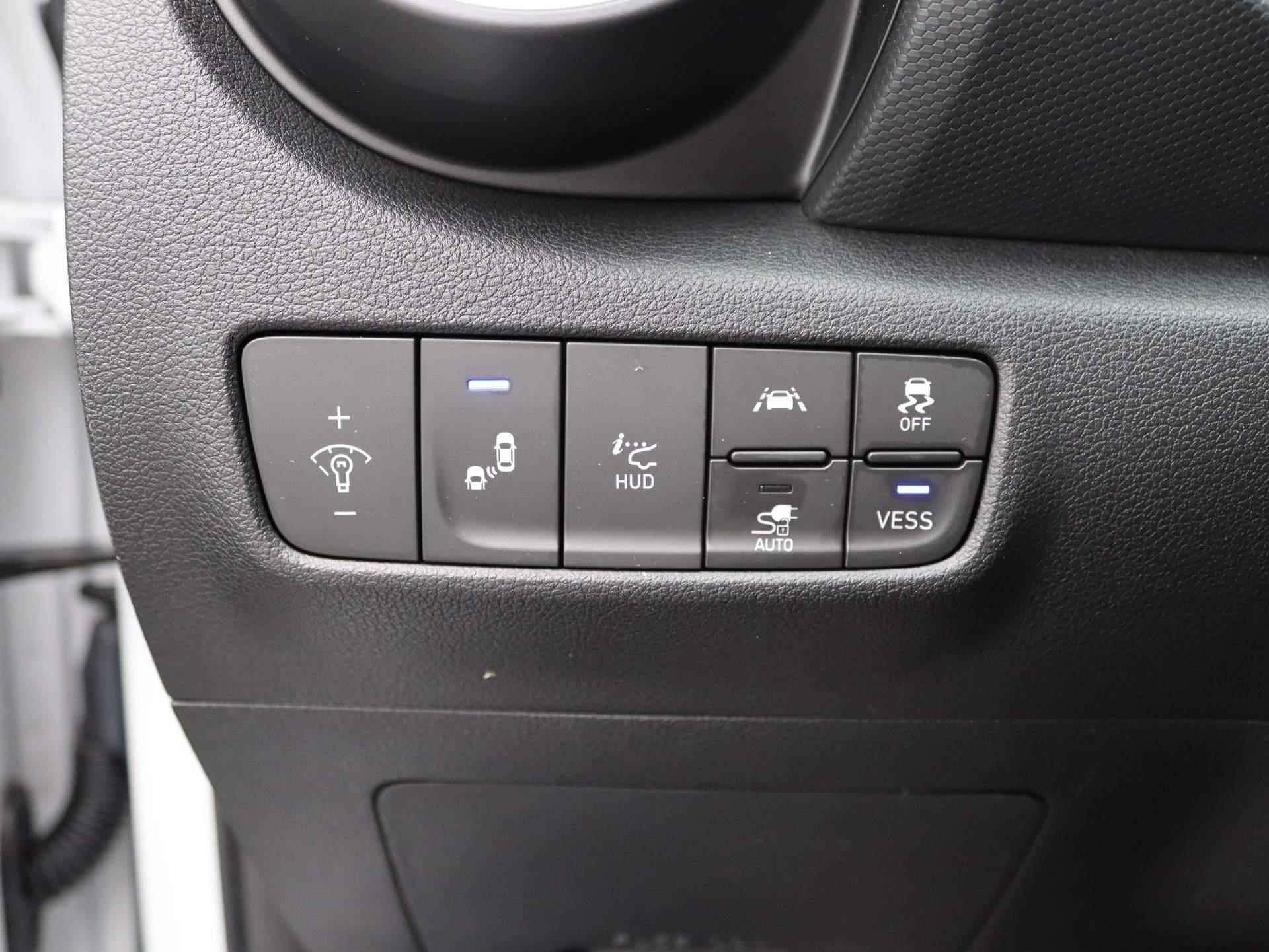 Hyundai Kona EV Premium 64 kWh | Camera | Cruise Control | Navigatie | Stoelverwarming - 24/48