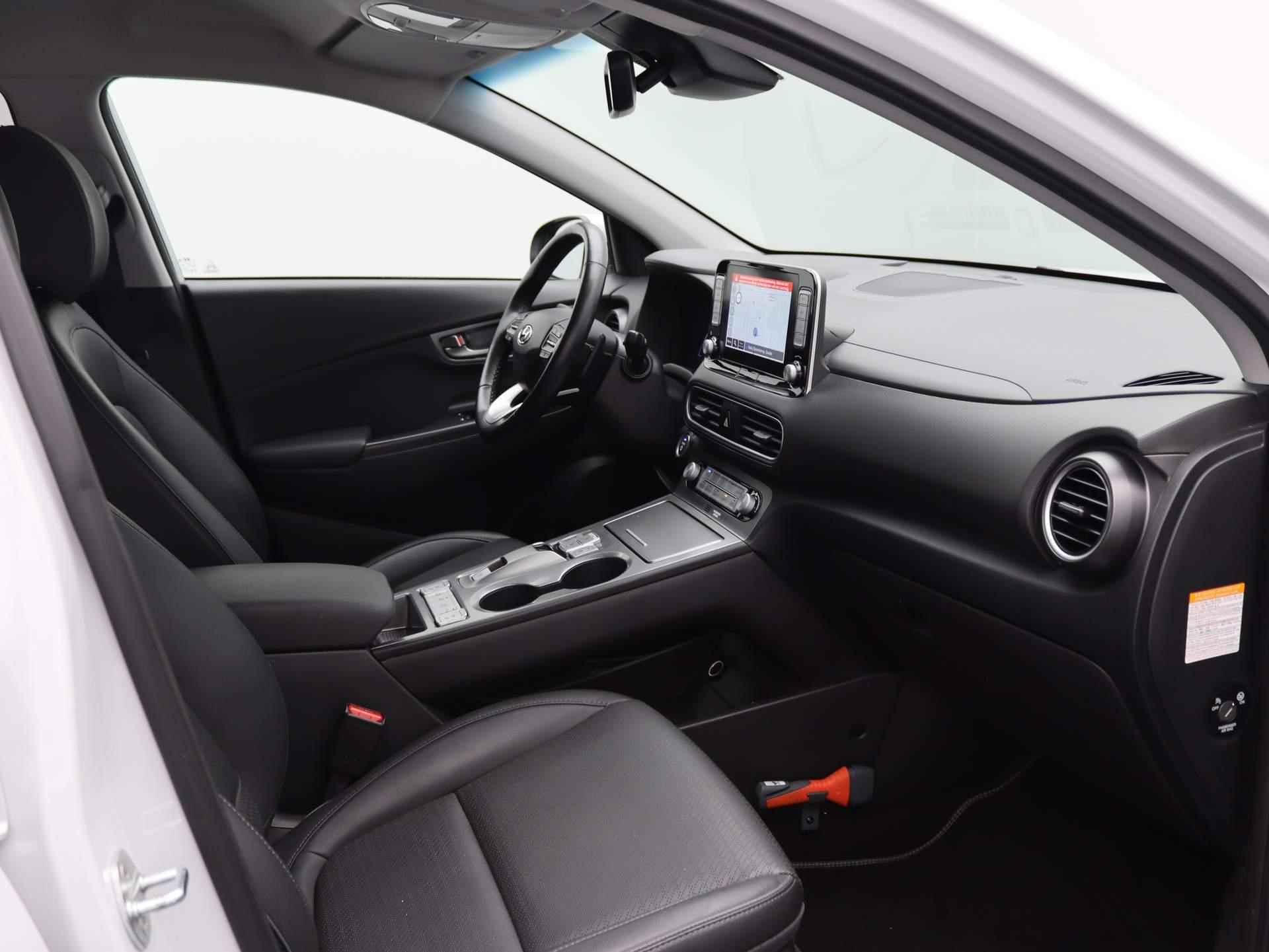 Hyundai Kona EV Premium 64 kWh | Camera | Cruise Control | Navigatie | Stoelverwarming - 28/48