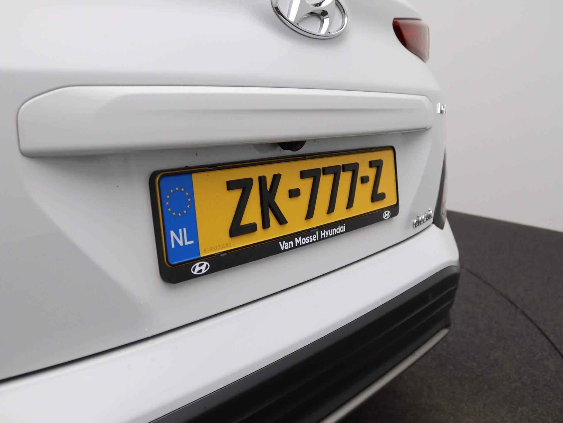 Hyundai Kona EV Premium 64 kWh | Camera | Cruise Control | Navigatie | Stoelverwarming - 37/48