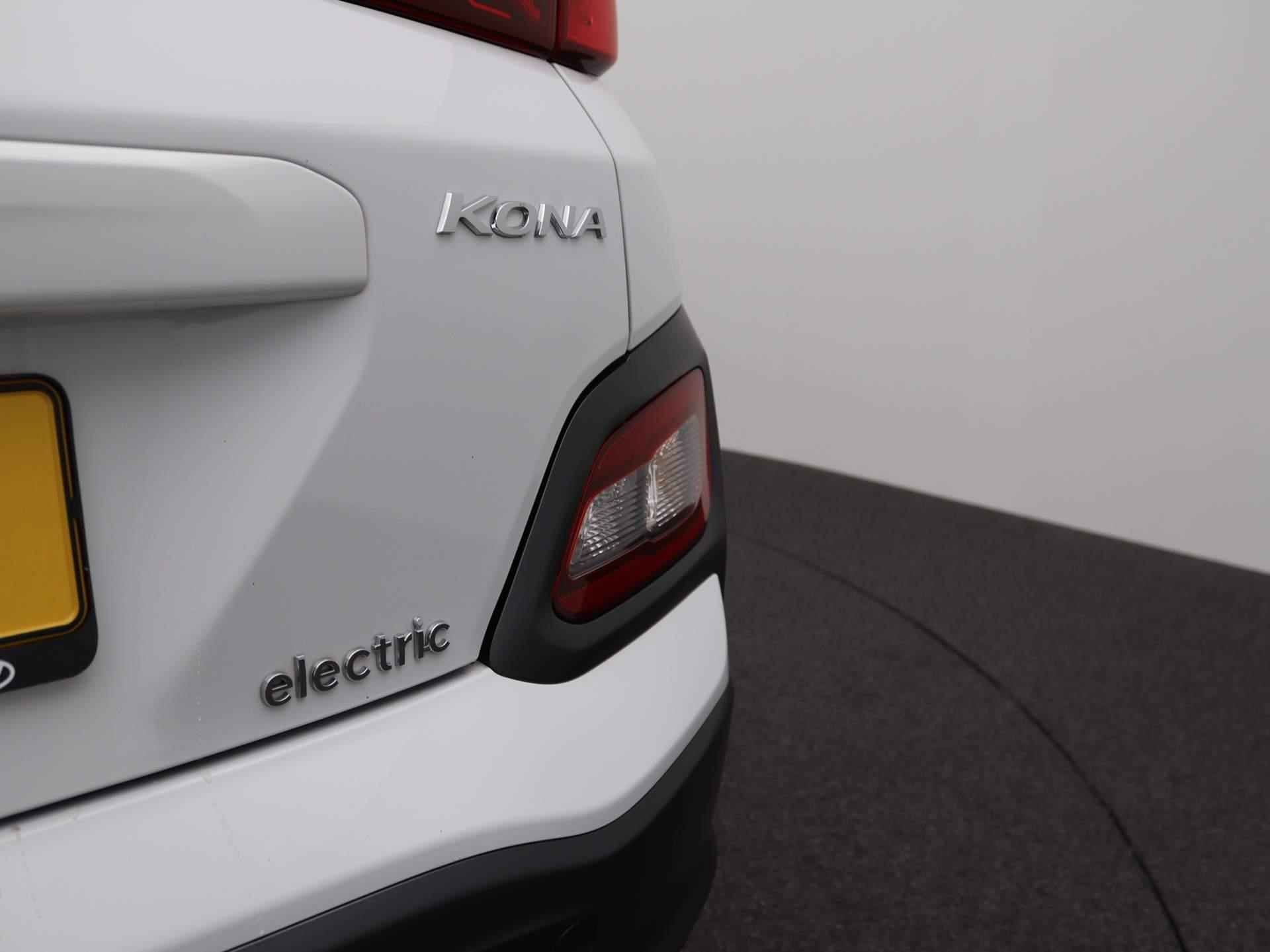 Hyundai Kona EV Premium 64 kWh | Camera | Cruise Control | Navigatie | Stoelverwarming - 38/48