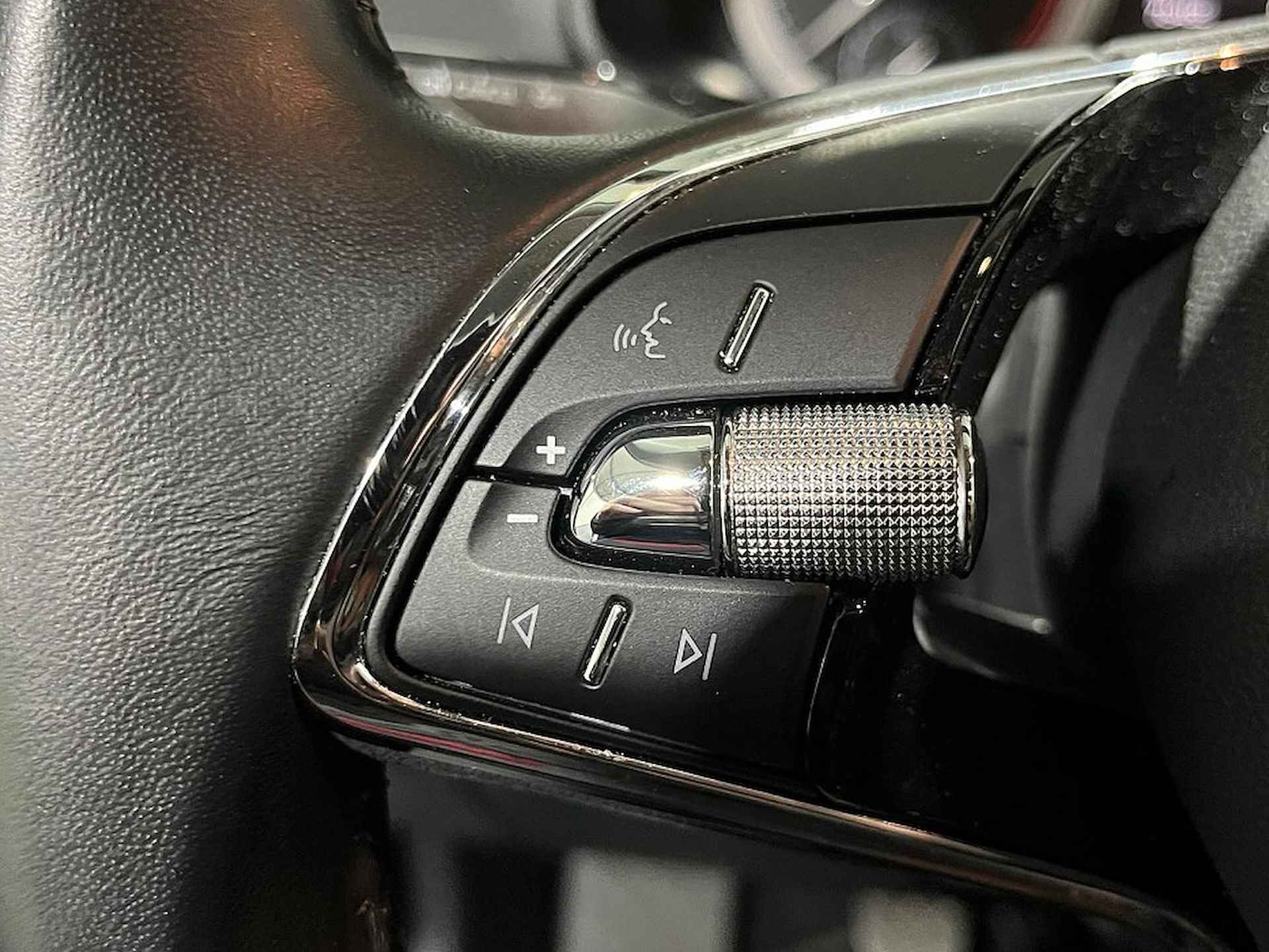 Škoda Karoq 1.0 TSI Business Edition Climatronic -Navigatie - All seasonbanden - Keyless start - NL auto - 15/32