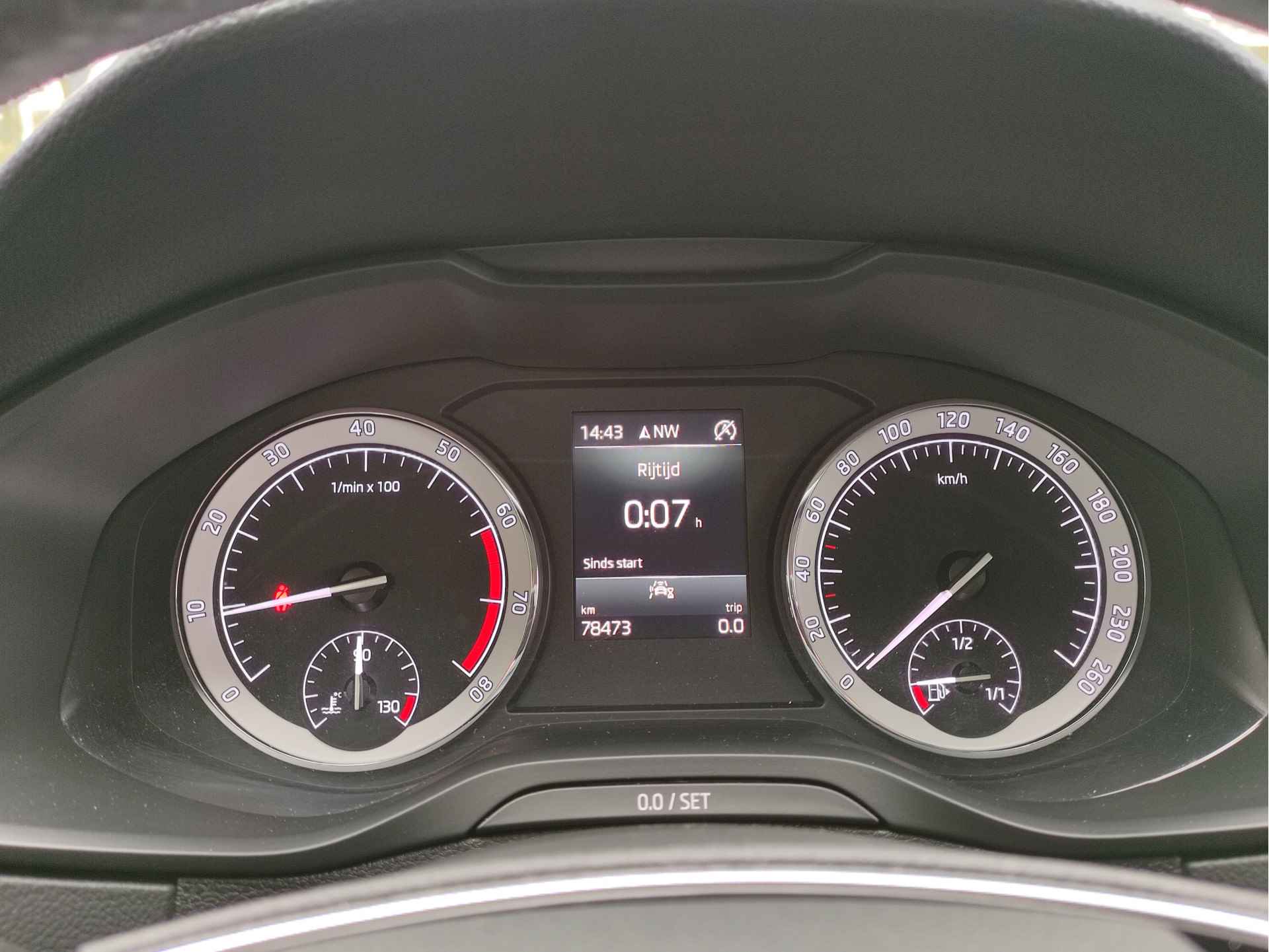Škoda Karoq 1.0 TSI Business Edition Climatronic -Navigatie - All seasonbanden - Keyless start - NL auto - 17/32