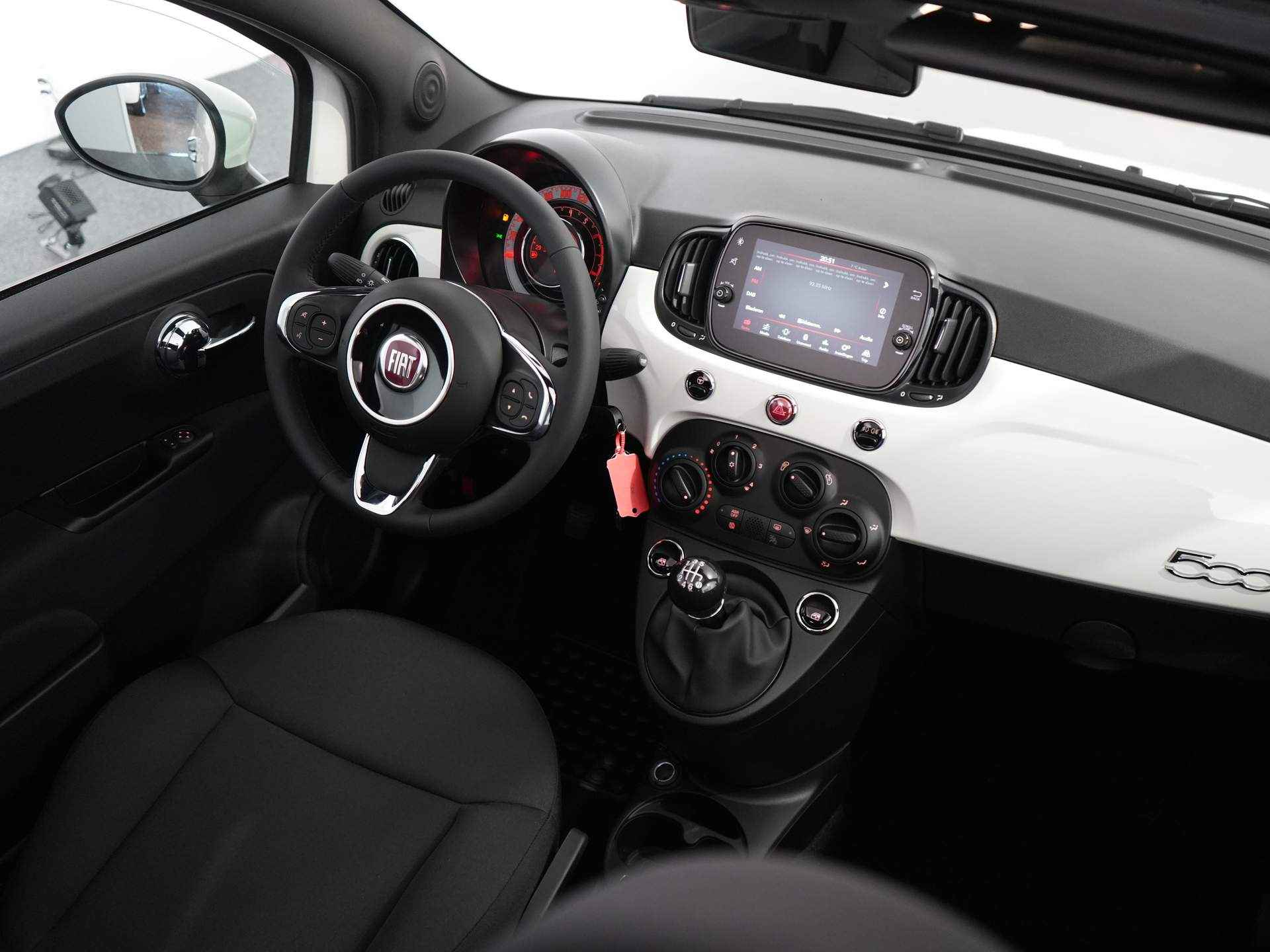 Fiat 500 1.0 Hybrid Dolcevita | Panoramadak | Carplay | Cruise | Airco | Parkeersensoren | Touchscreen | Bluetooth | 15'' Lichtmetaal | Snel leverbaar! - 14/35