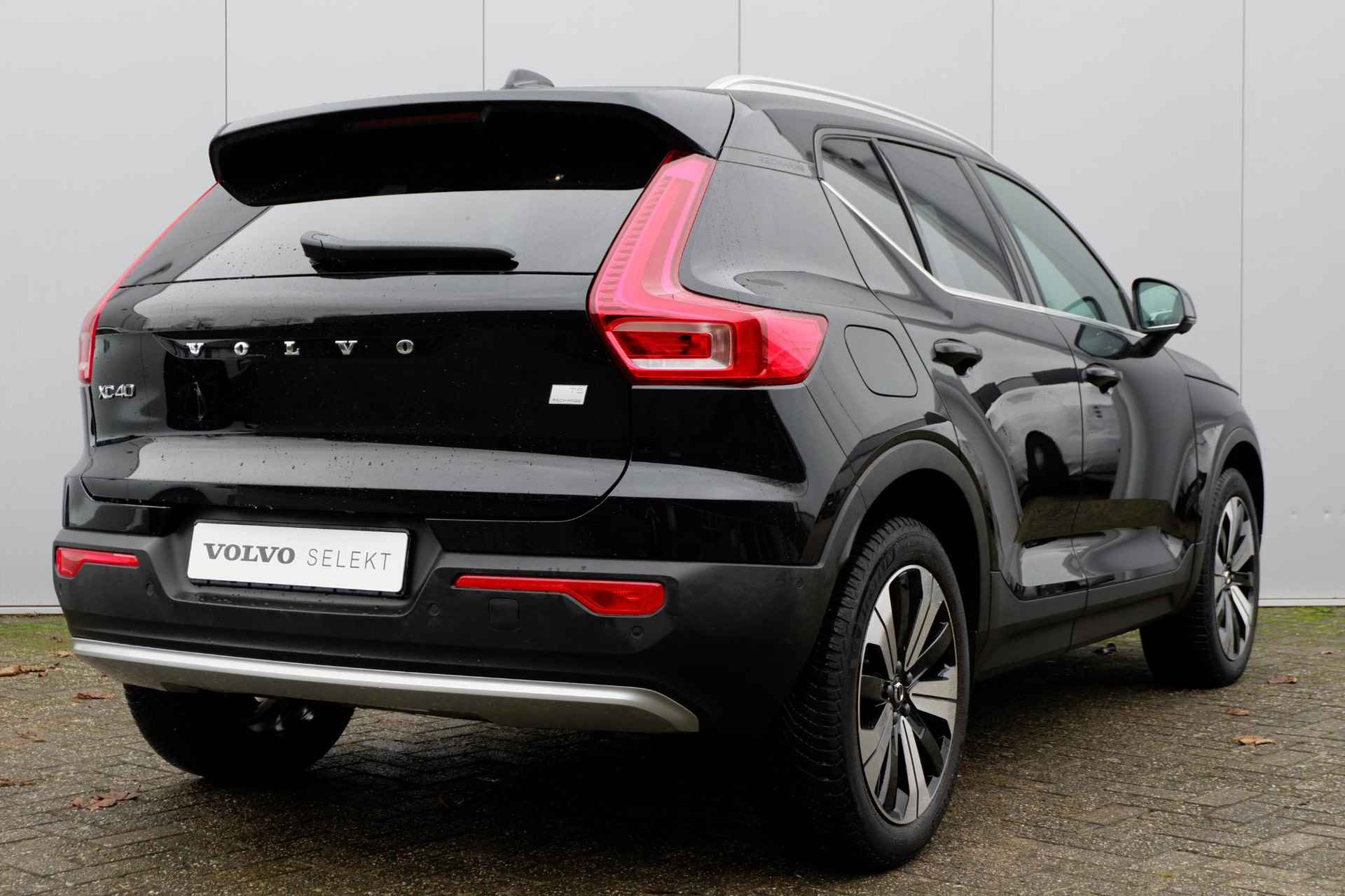 Volvo XC40 T5 Automaat Plug-in hybrid Ultimate Bright, Volvo XC40 T5 Plug-in hybrid AUT7 262PK Ultimate Bright, Panoramadak, Trekhaak semi elektrisch inklapbaar, Elektrisch bedienbare stoelen, Harman Kardon audio, Verwarmbare voorstoelen & stuurwiel, Adaptieve Cruise Control met Pilot Assist, BLIS Dodeheokdetectie - 2/29