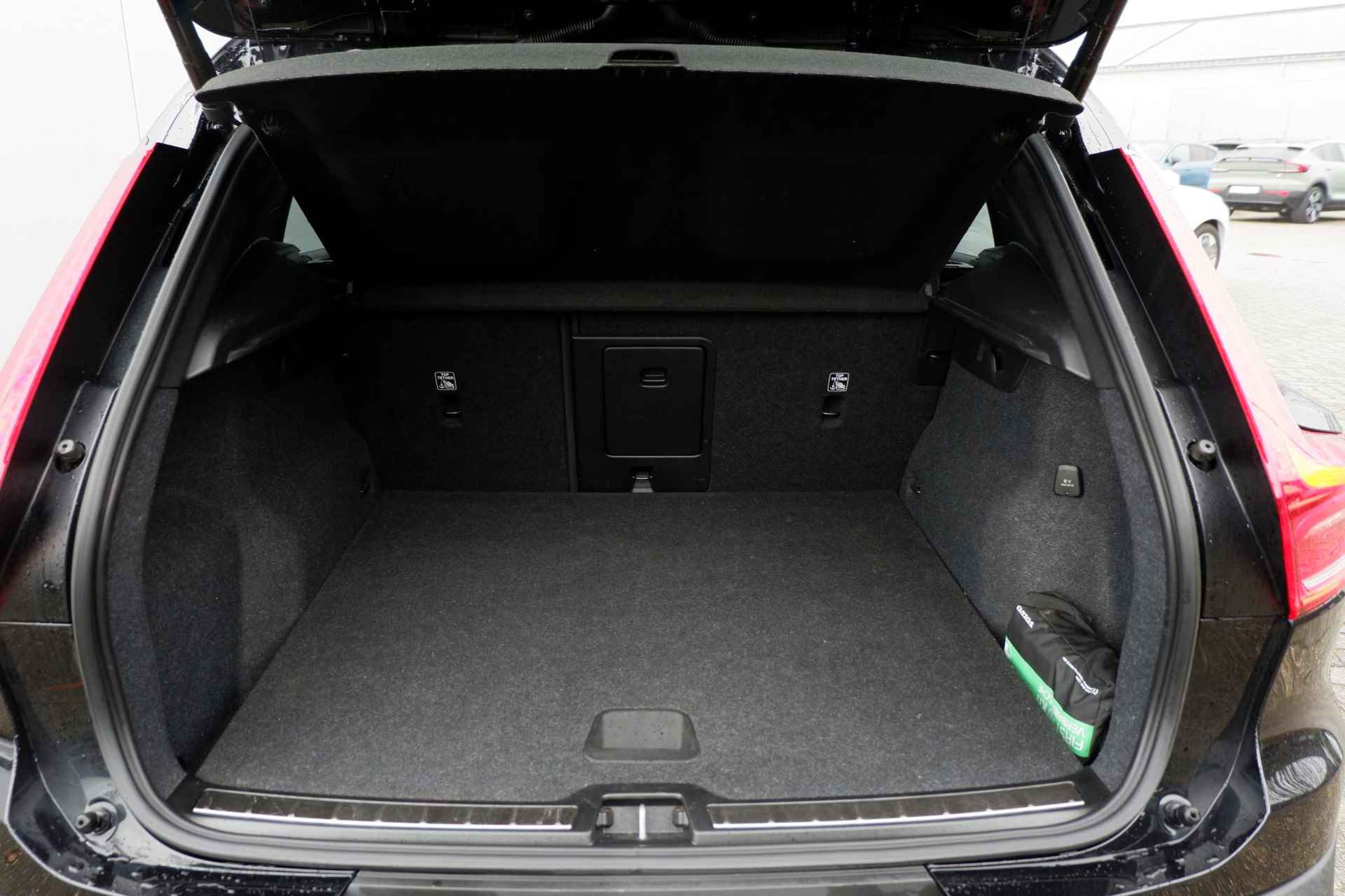 Volvo XC40 T5 Automaat Plug-in hybrid Ultimate Bright, Volvo XC40 T5 Plug-in hybrid AUT7 262PK Ultimate Bright, Panoramadak, Trekhaak semi elektrisch inklapbaar, Elektrisch bedienbare stoelen, Harman Kardon audio, Verwarmbare voorstoelen & stuurwiel, Adaptieve Cruise Control met Pilot Assist, BLIS Dodeheokdetectie - 19/29