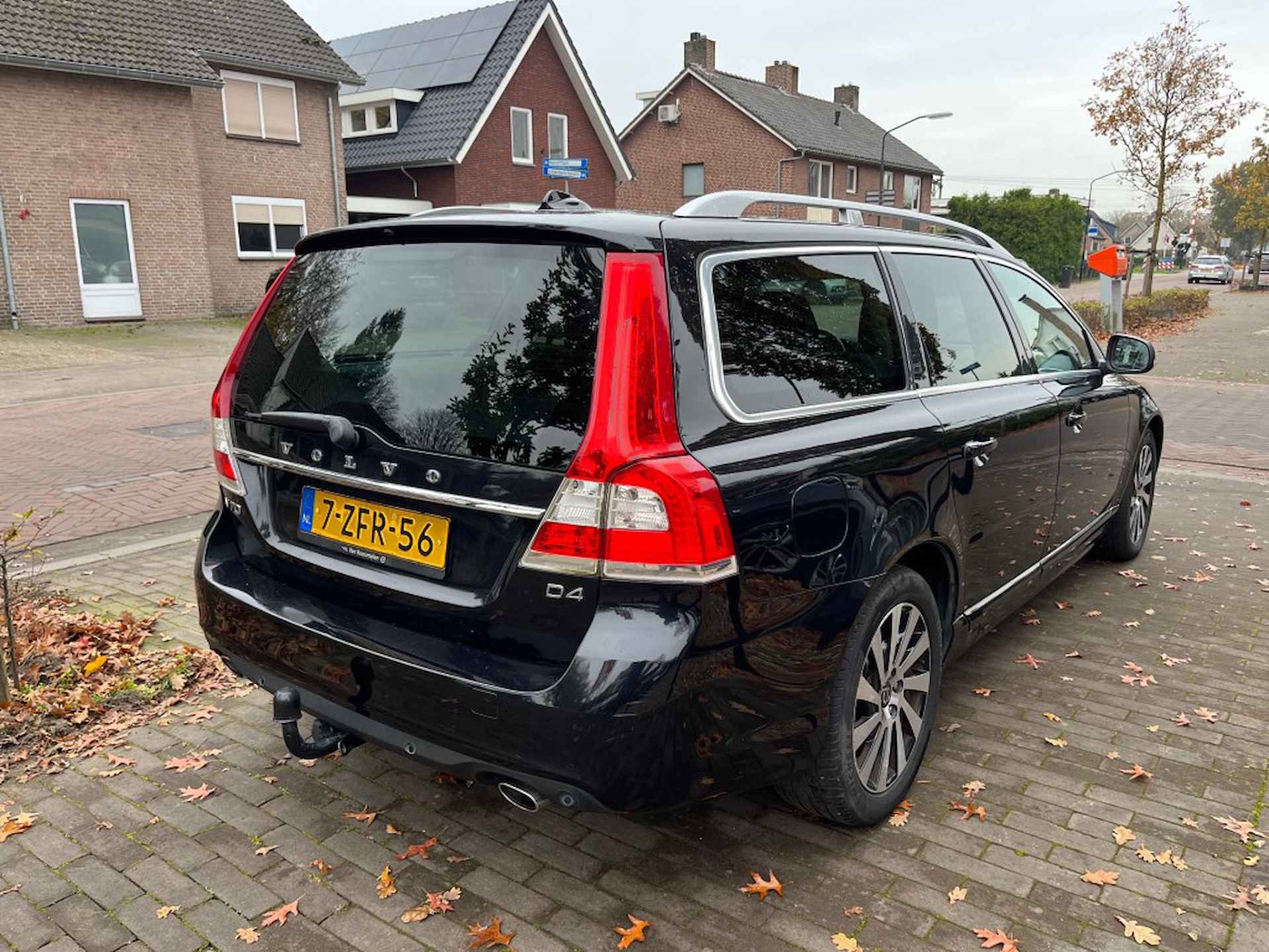 VOLVO V70 2.0 D4 NORDIC+ / SCHUIFDAK / LEDER / NAVI / STANDKACHEL - 6/20