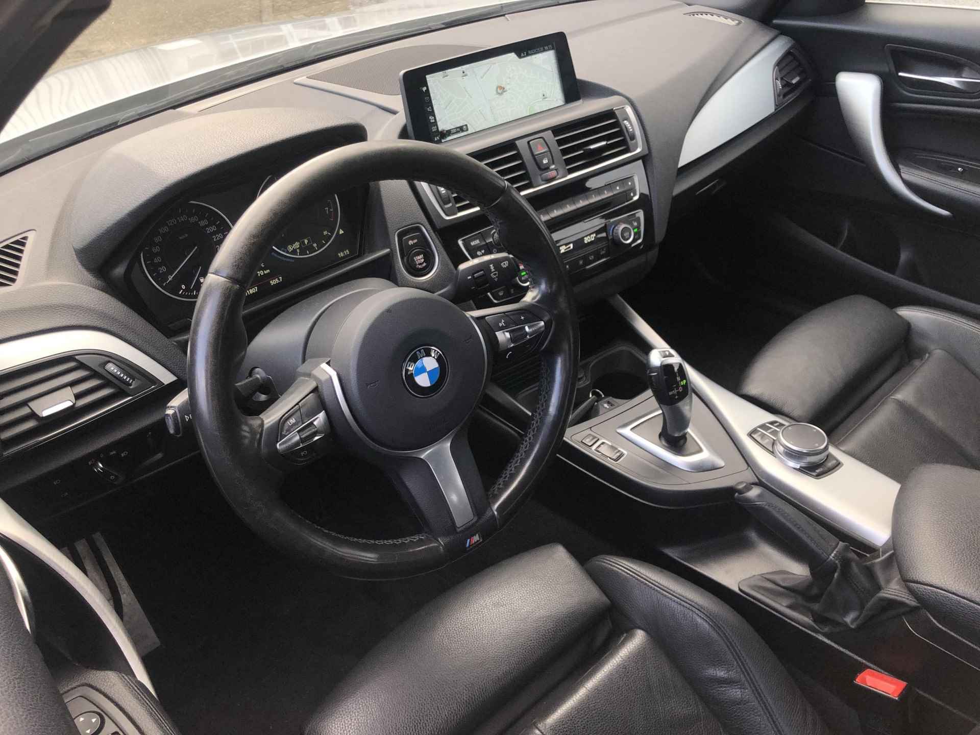BMW 1 Serie 118i High Executive M-sport Automaat 136PK l Navigatie Professional l Leder l Hifi audio l 18" LM velgen l Stoelverwarming - 11/24