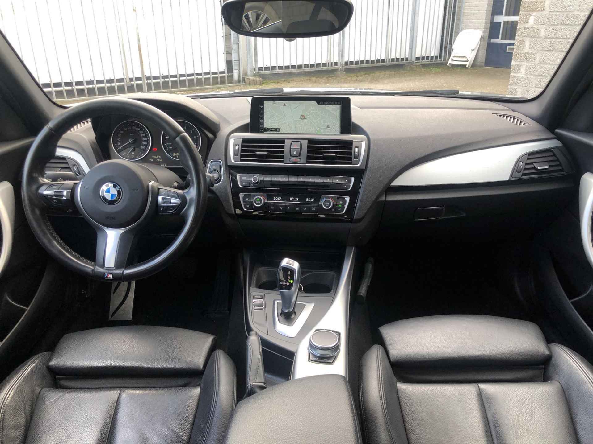 BMW 1 Serie 118i High Executive M-sport Automaat 136PK l Navigatie Professional l Leder l Hifi audio l 18" LM velgen l Stoelverwarming - 12/24