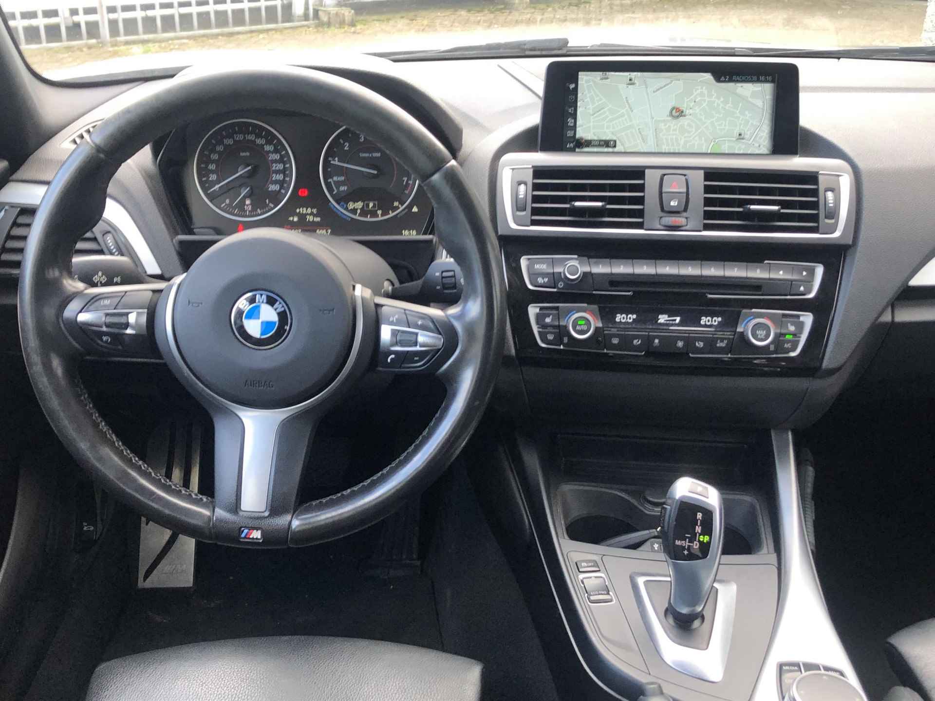 BMW 1 Serie 118i High Executive M-sport Automaat 136PK l Navigatie Professional l Leder l Hifi audio l 18" LM velgen l Stoelverwarming - 13/24