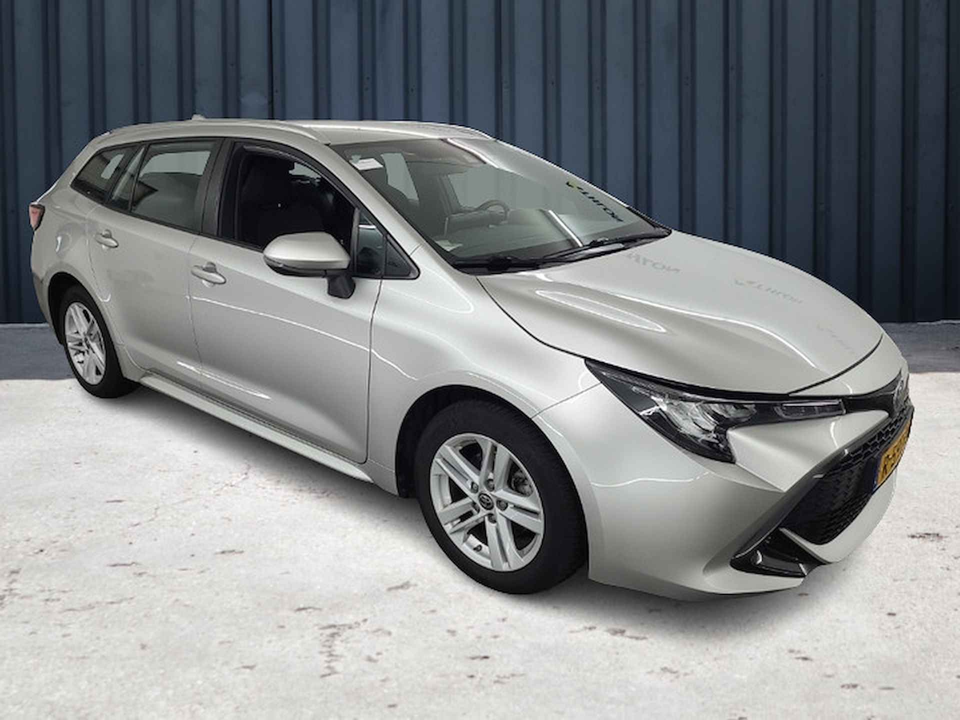 Toyota Corolla Touring Sports 1.8 Hybrid Active (98 PK) 1e-Eig. TOYOTA-Dealer-Onderh. BOVAG-Garantie. NL-AUTO.  Apple-Carplay/Android-Auto, Adaptive-Cruisecontrol, Keyless-Entry/Start, Achteruitrijcamera, DAB, Lm-Velgen-16Inch, Privacy-Glas - 3/22