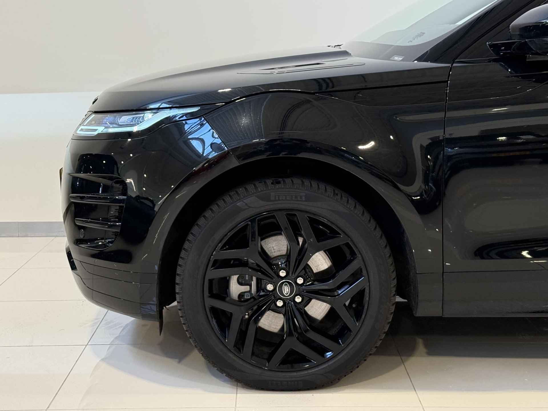 Land Rover Range Rover Evoque 1.5 P300e PHEV AWD Dynamic SE | Pano Schuif/Kanteldak | 20 inch Gloss Black | Black Pack | Cold Climate Pack - 4/25