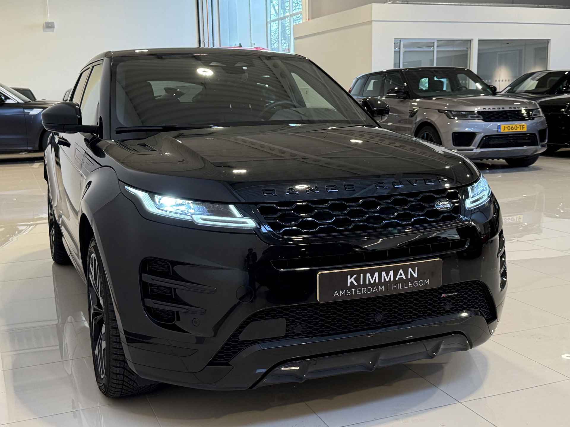 Land Rover Range Rover Evoque 1.5 P300e PHEV AWD Dynamic SE | Pano Schuif/Kanteldak | 20 inch Gloss Black | Black Pack | Cold Climate Pack - 8/25