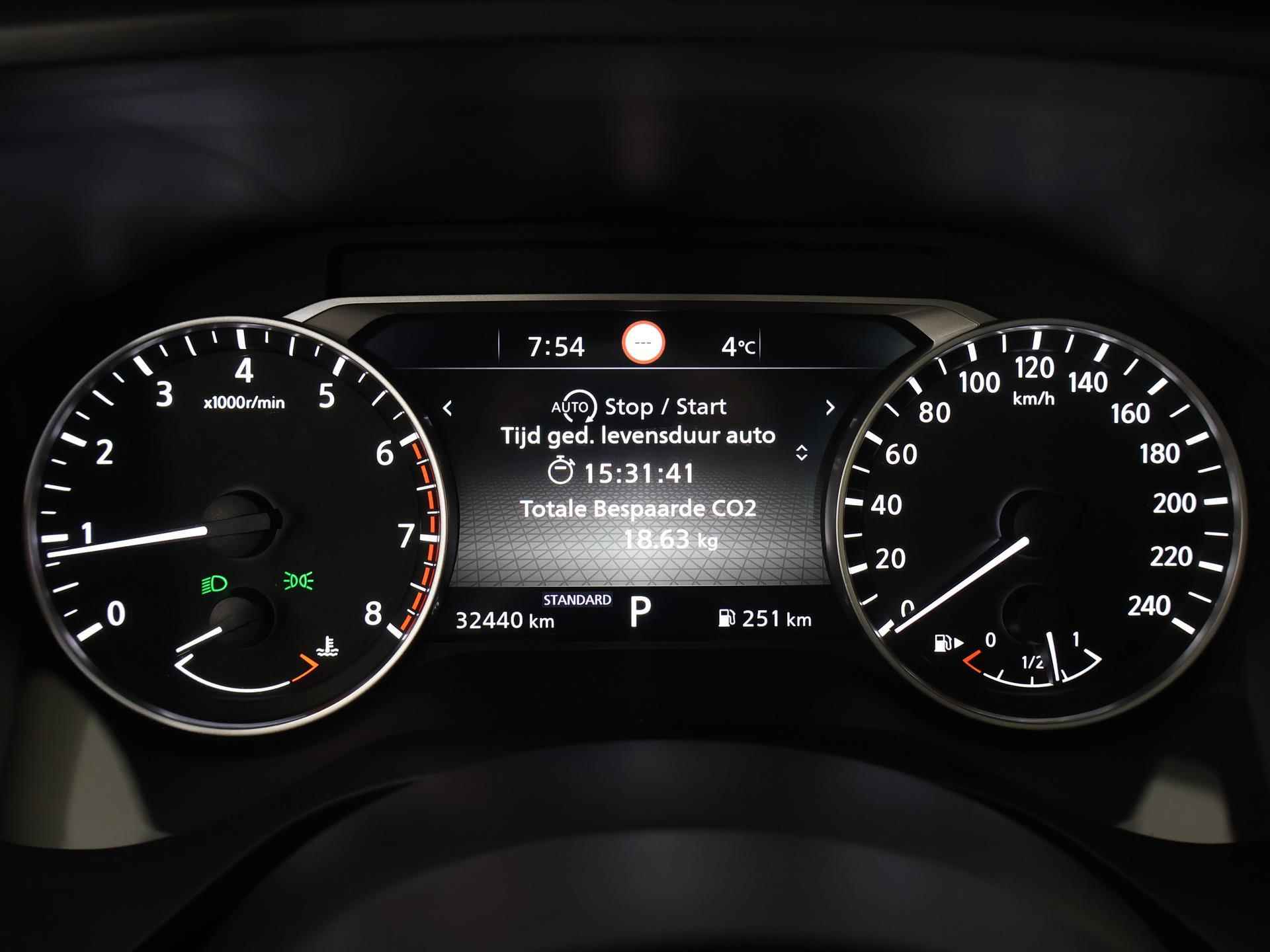 Nissan Qashqai 1.3 MHEV Acenta | Panoramadak | Bluetooth | Cruise Control Adaptief | Climate Control | Dodehoekdetectie | - 13/36
