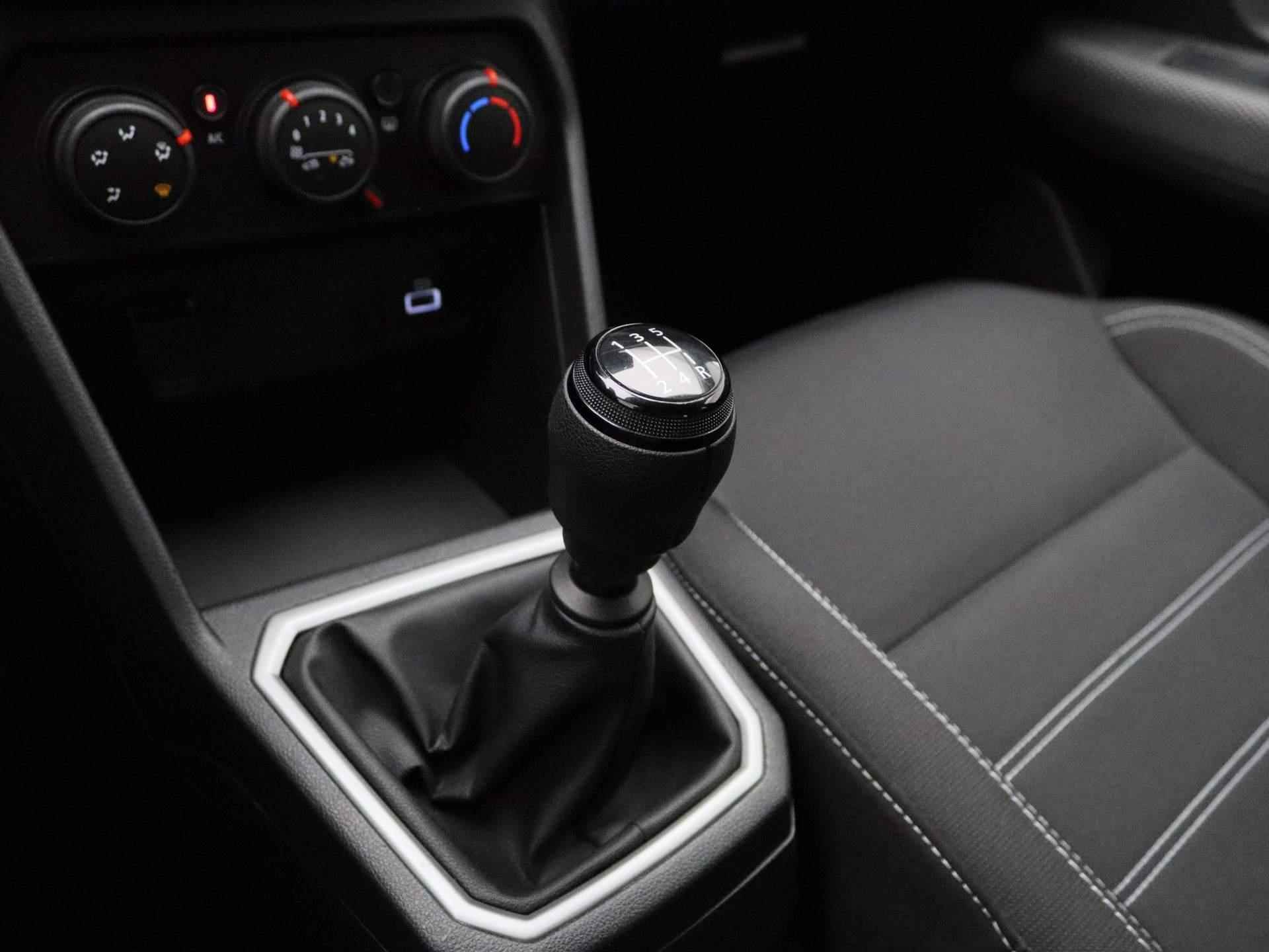 Dacia Sandero 1.0 TCe 90pk Expression | Navigatie | Apple Carplay & Android Auto | Parkeersensoren achter | Airco - 19/32